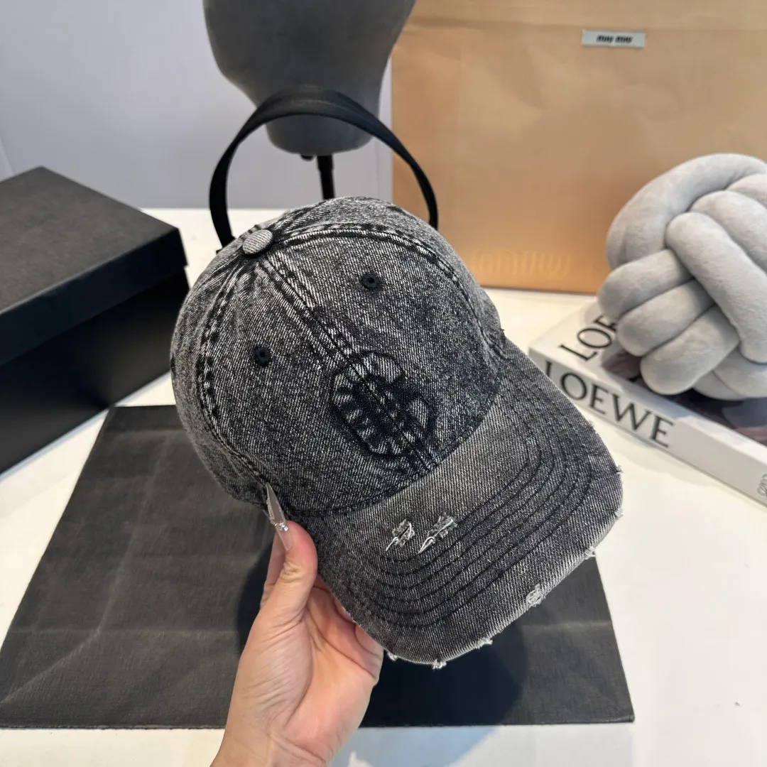P56 CELINE washed ripped denim baseball cap 🎩 Original quality, very popular 🔥 Very exquisite craftsmanship [Love] High-end and classy, ​​low-key luxury, easy to carry