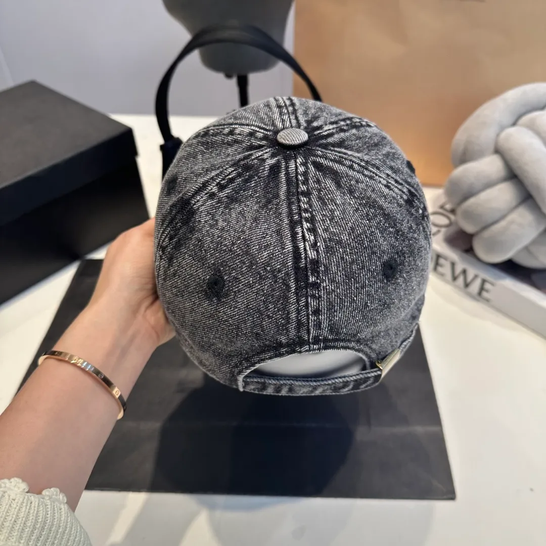 P56 CELINE washed ripped denim baseball cap 🎩 Original quality, very popular 🔥 Very exquisite craftsmanship [Love] High-end and classy, ​​low-key luxury, easy to carry