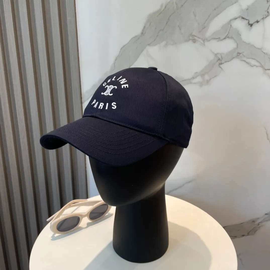 P86 popular CELINE (Celine) official website purchase version. Original 1:1 customized! The latest baseball cap with the same style as the simple letter star, fashionable and high-end workmanship! Every hat is made with care! Extraordinary quality, suitable for both men and women.    Céline's hat has a simple design, high-end color matching, delicate texture, and clean style. It is an iconic item. The letter C is the official icon of CELINE. It is deeply rooted in the brand's historical heritage, and at the same time it exudes modern elegance and a new trend of retro modernity. Simple baseball cap decorated with C logo. Self-attitude, no need to elaborate.