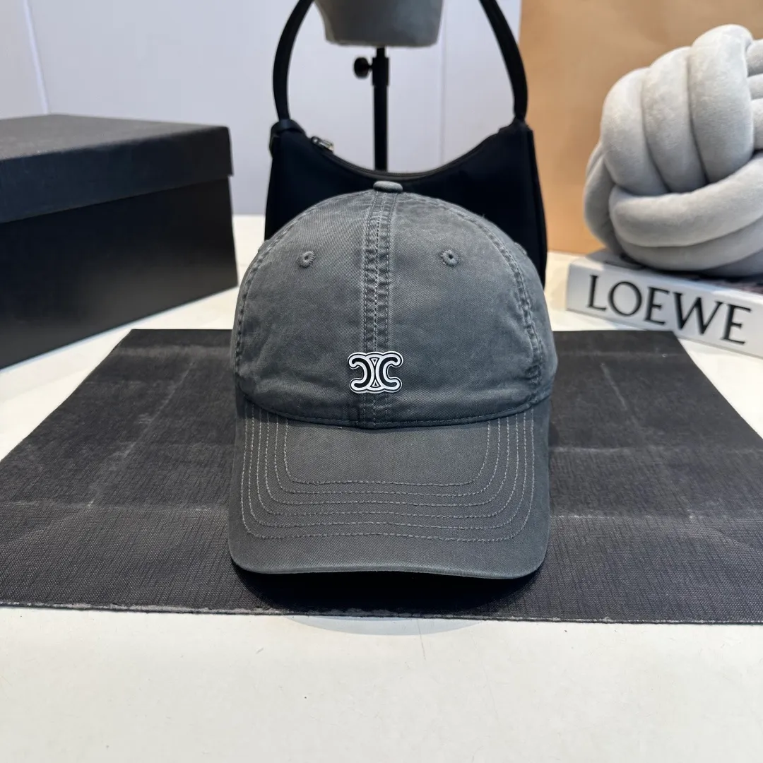 P60 CELINE's new classic casual and trendy baseball cap🧢Japanese and Korean style, looks great with any combination! A must-have when traveling