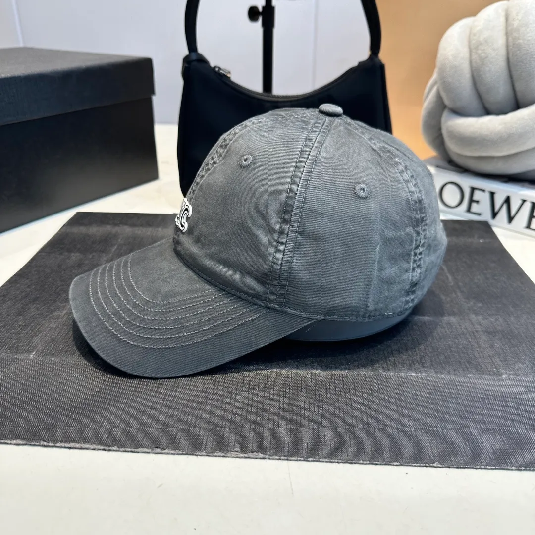 P60 CELINE's new classic casual and trendy baseball cap🧢Japanese and Korean style, looks great with any combination! A must-have when traveling