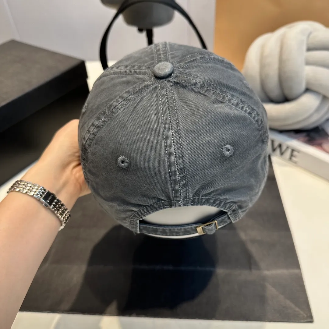 P60 CELINE's new classic casual and trendy baseball cap🧢Japanese and Korean style, looks great with any combination! A must-have when traveling