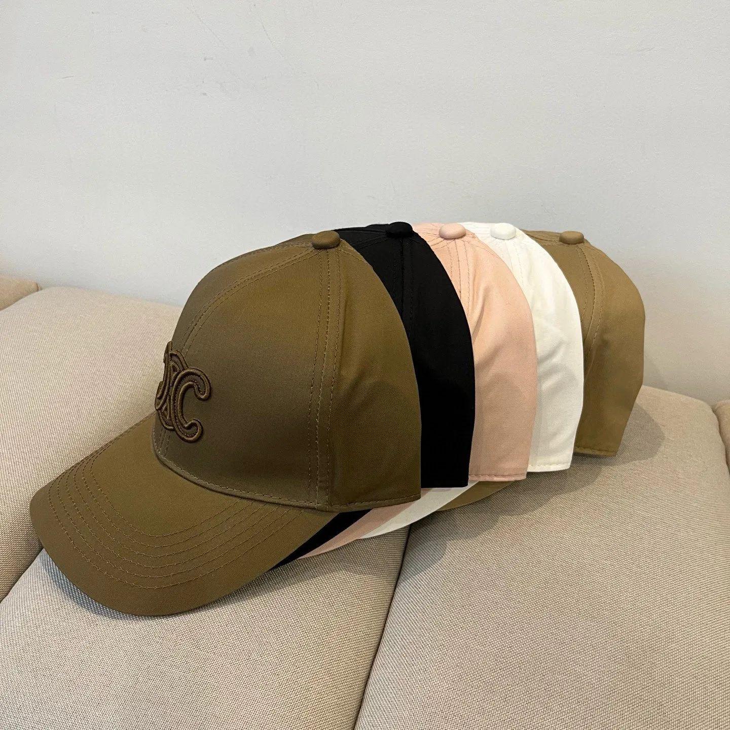 P70 [CELINE Celine] New classic casual and trendy baseball cap🧢Japanese and Korean style, looks great with any combination! A must-have when traveling