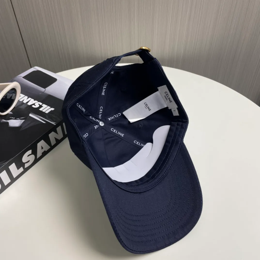 P70 popular CELINE (Celine) latest baseball cap with simple letters, fashionable and high-end workmanship! Every hat is made with care! Extraordinary quality, suitable for both men and women.    Céline's hat has a simple design, high-end color matching, delicate texture, and clean style. It is an iconic item. The letter C is the official icon of CELINE. It is deeply rooted in the brand's historical heritage, and at the same time it exudes modern elegance and a new trend of retro modernity. Simple baseball cap decorated with C logo. Self-attitude, no need to elaborate.