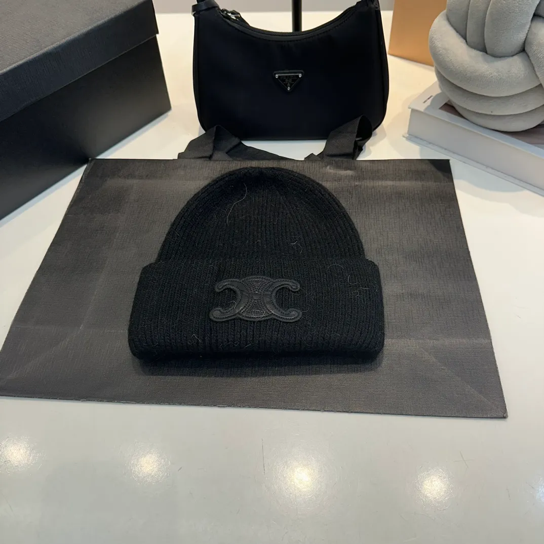P60 CELINE 2024 autumn and winter new rabbit fur beanie, Korean style design ~ a must-have for autumn and winter wear