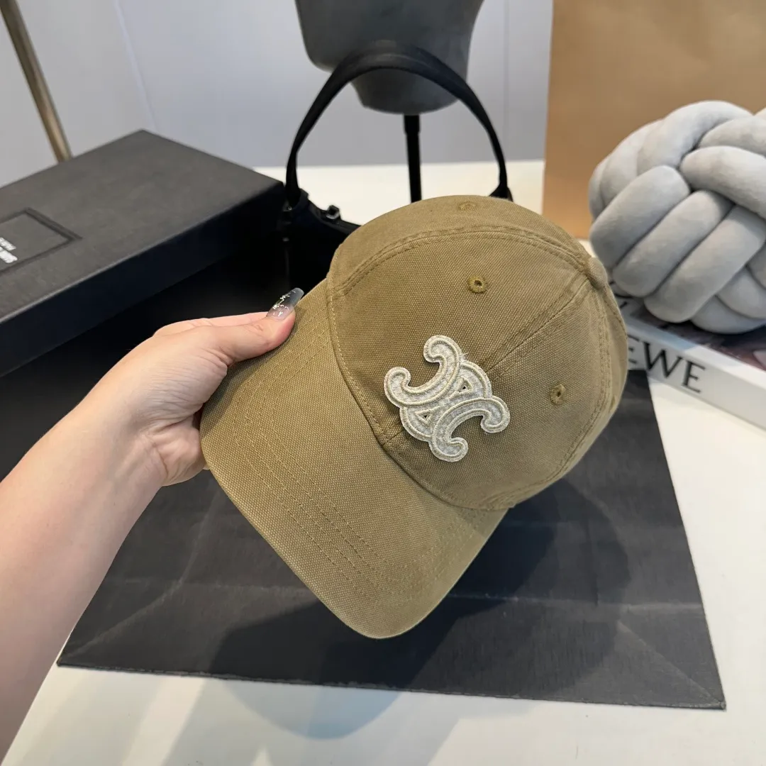 P60 CELINE new classic casual and trendy baseball cap🧢Japanese and Korean style, looks great with any combination! A must-have when traveling