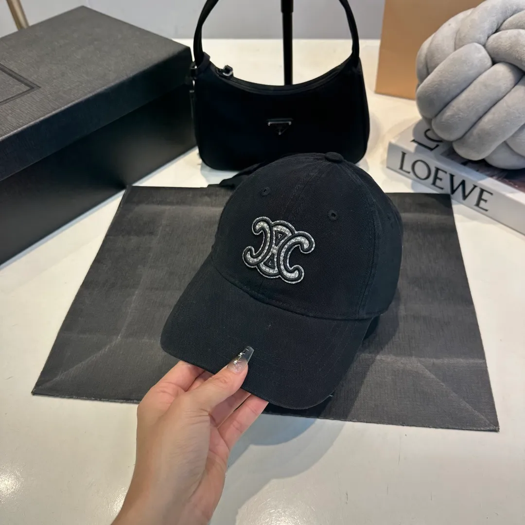 P60 CELINE new classic casual and trendy baseball cap🧢Japanese and Korean style, looks great with any combination! A must-have when traveling