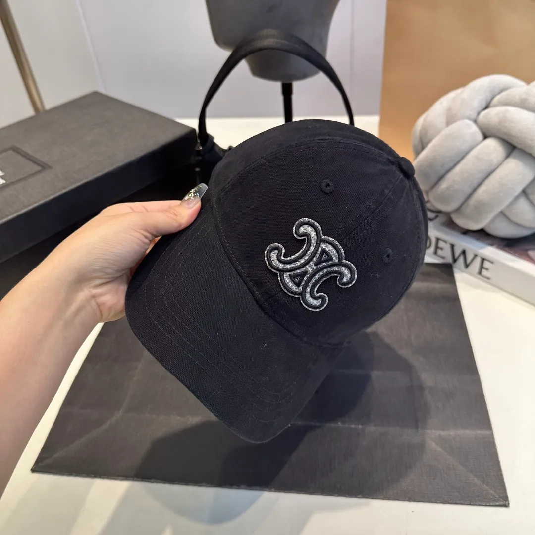 P60 CELINE new classic casual and trendy baseball cap🧢Japanese and Korean style, looks great with any combination! A must-have when traveling