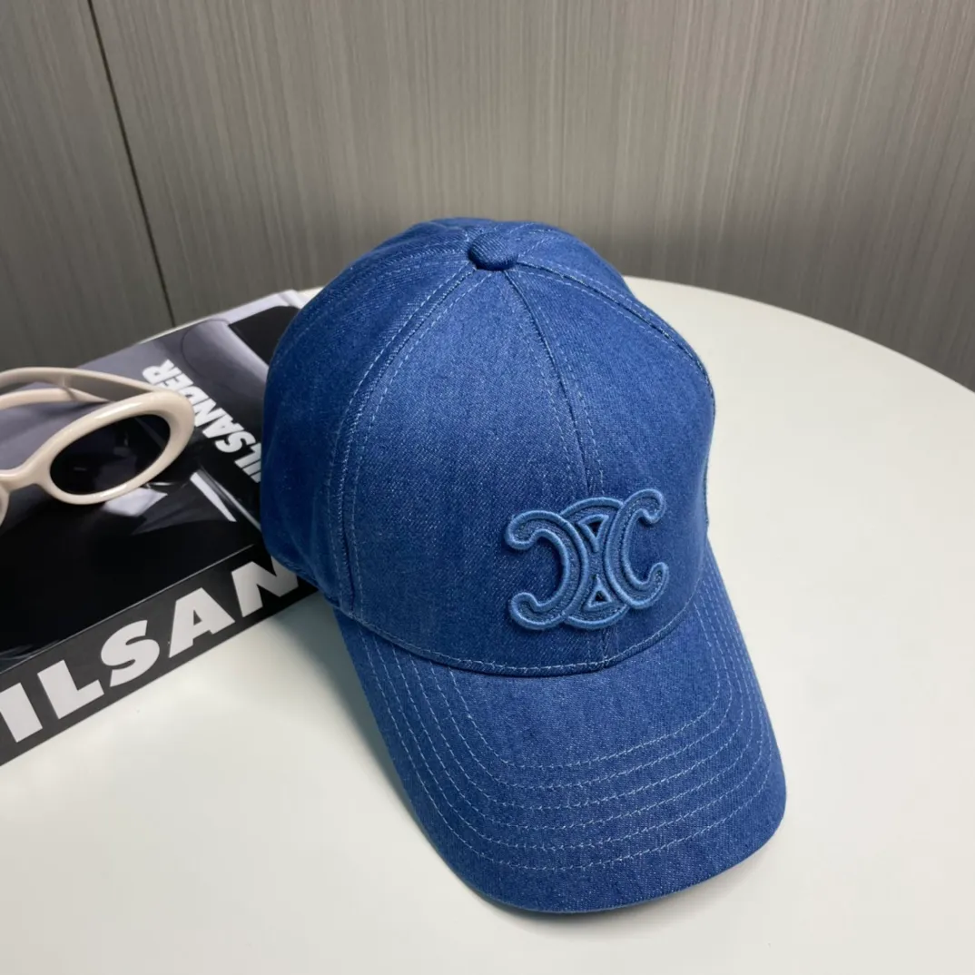 P80 popular CELINE (Celine) official website purchase version. Original 1:1 customized! The latest baseball cap with the same style as the simple letter star, fashionable and high-end workmanship! Every hat is made with care! Extraordinary quality, suitable for both men and women.    Céline's hat has a simple design, high-end color matching, delicate texture, and clean style. It is an iconic item. The letter C is the official icon of CELINE. It is deeply rooted in the brand's historical heritage, and at the same time it exudes modern elegance and a new trend of retro modernity. Simple baseball cap decorated with C logo. Self-attitude, no need to elaborate.