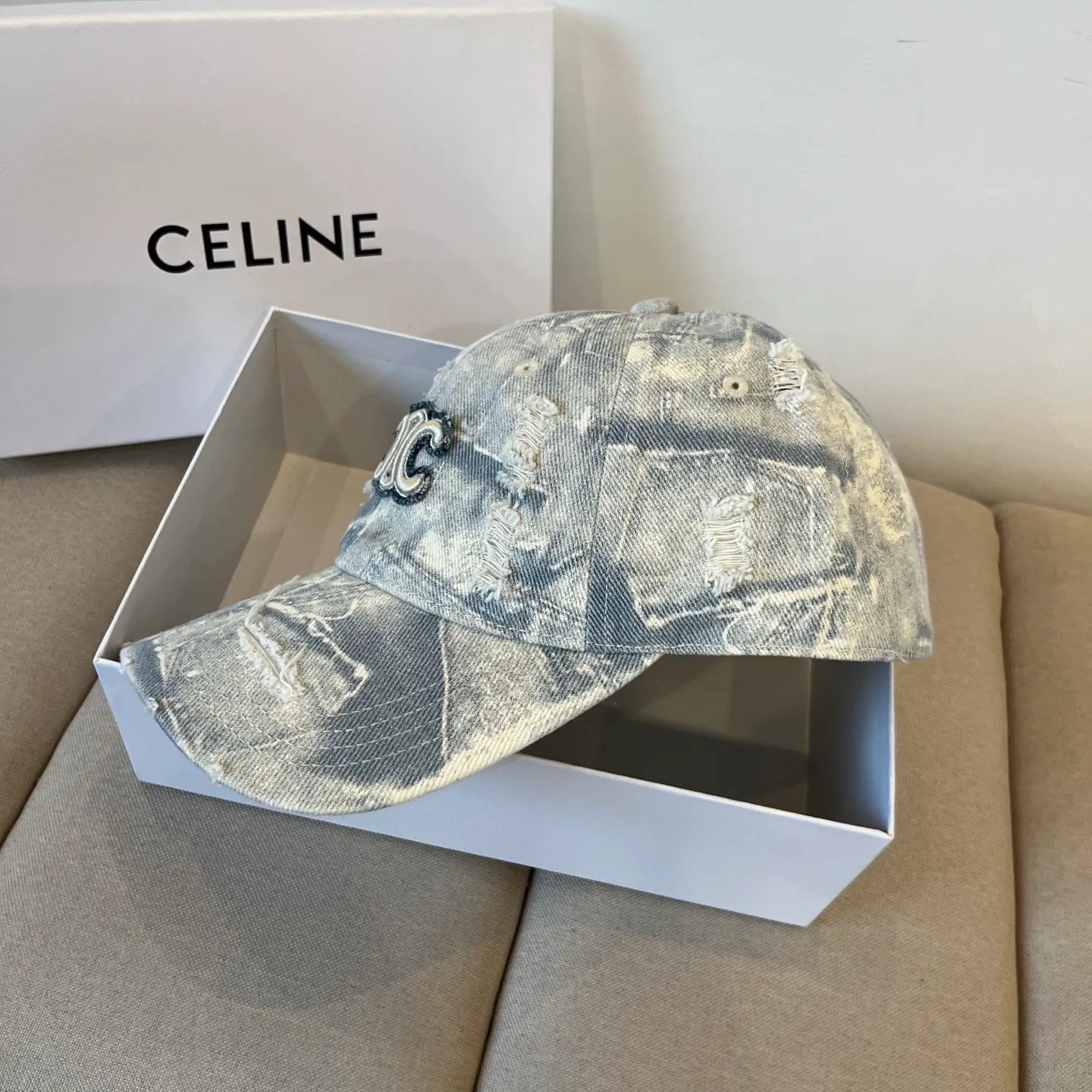 P60 [CELINE Celine] New classic casual and trendy baseball cap🧢Japanese and Korean style, looks great with any combination! A must-have when traveling