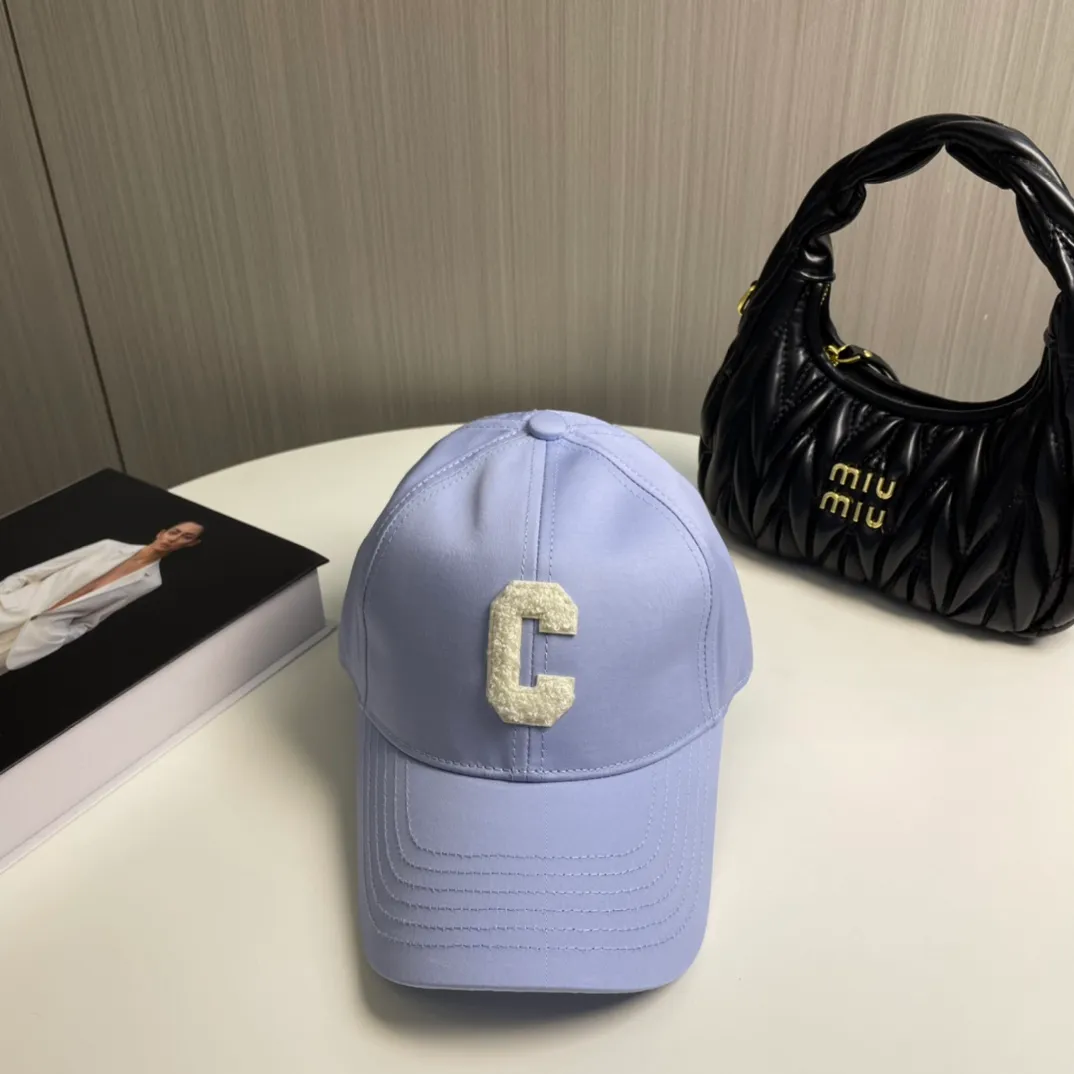 P76 popular CELINE (Celine) official website purchase version. Original 1:1 customized! The latest baseball cap with the same style as the simple letter star, fashionable and high-end workmanship! Every hat is made with care! Extraordinary quality, suitable for both men and women.    Céline's hat has a simple design, high-end color matching, delicate texture, and clean style. It is an iconic item. The letter C is the official icon of CELINE. It is deeply rooted in the brand's historical heritage, and at the same time it exudes modern elegance and a new trend of retro modernity. Simple baseball cap decorated with C logo. Self-attitude, no need to elaborate.