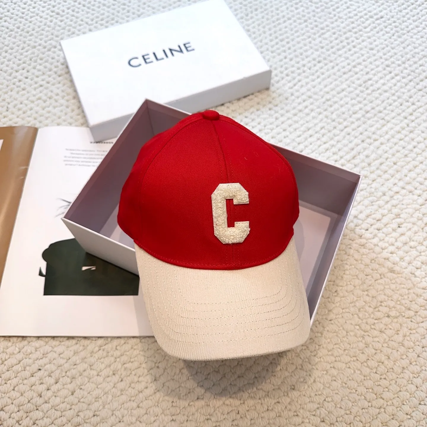 P70 popular CELINE official website purchase version. Original 1:1 customized! The latest baseball cap with the same style as the simple letter star, fashionable and high-end workmanship! Every hat is made with care! Extraordinary quality, suitable for both men and women.    Céline's hat has a simple design, high-end color matching, delicate texture, and clean style. It is an iconic item. The letter C is the official icon of CELINE. It is deeply rooted in the brand's historical heritage, and at the same time it exudes modern elegance and a new trend of retro modernity. Simple baseball cap decorated with C logo. Self-attitude, no need to elaborate.