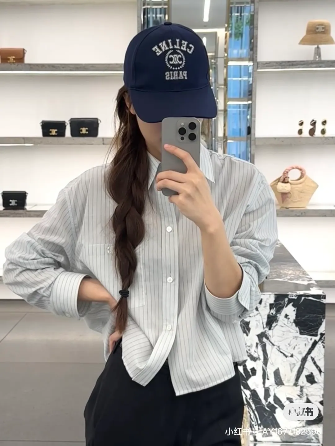 P70 popular CELINE (Celine) latest baseball cap with simple letters, fashionable and high-end workmanship! Every hat is made with care! Extraordinary quality, suitable for both men and women.    Céline's hat has a simple design, high-end color matching, delicate texture, and clean style. It is an iconic item. The letter C is the official icon of CELINE. It is deeply rooted in the brand's historical heritage, and at the same time it exudes modern elegance and a new trend of retro modernity. Simple baseball cap decorated with C logo. Self-attitude, no need to elaborate.