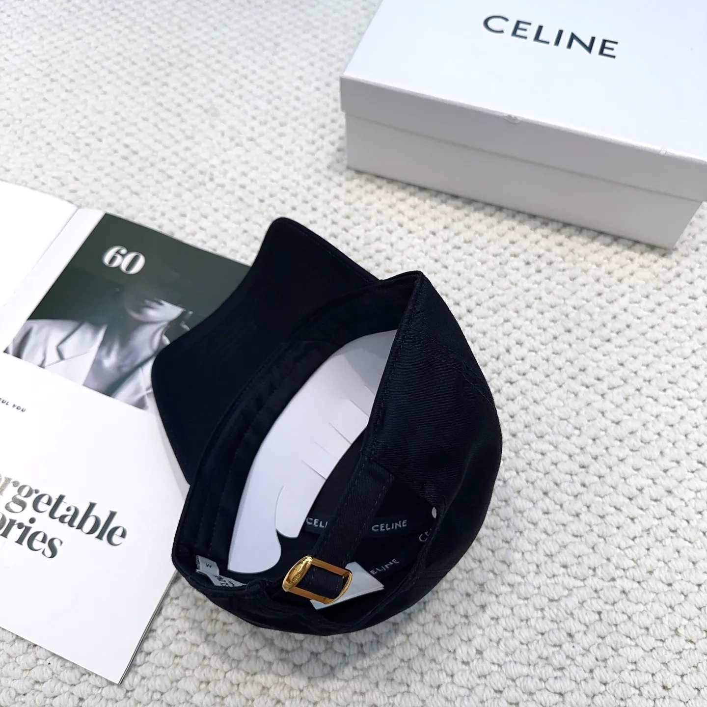 P70 popular CELINE (Celine) latest baseball cap with simple letters, fashionable and high-end workmanship! Every hat is made with care! Extraordinary quality, suitable for both men and women.    Céline's hat has a simple design, high-end color matching, delicate texture, and clean style. It is an iconic item. The letter C is the official icon of CELINE. It is deeply rooted in the brand's historical heritage, and at the same time it exudes modern elegance and a new trend of retro modernity. Simple baseball cap decorated with C logo. Self-attitude, no need to elaborate.