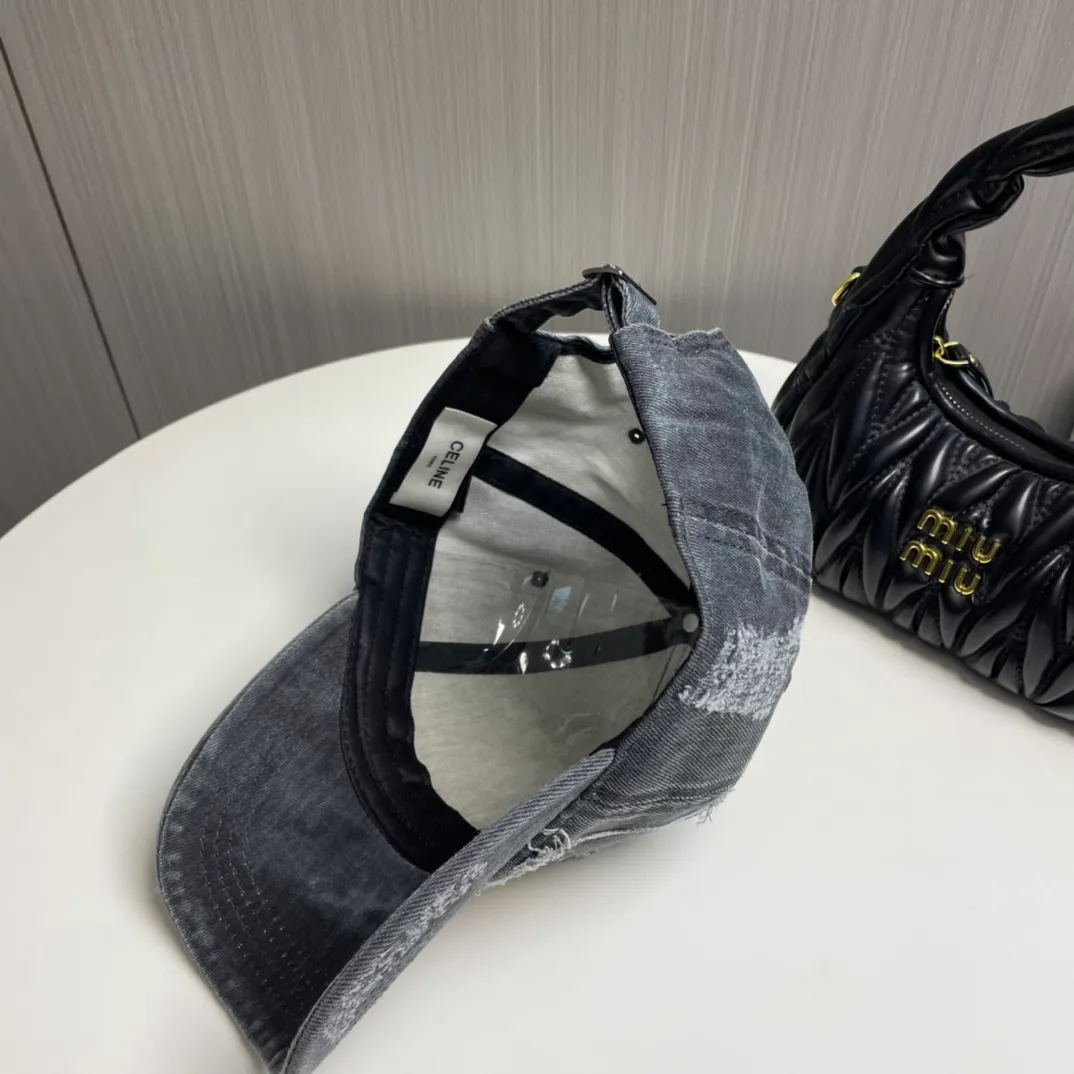 P66💛CELINE 25 Spring Washed Baseball Cap🧢 🔥New Baseball Cap🧢, a must-have when going out, very easy to match, high quality, complete internal standards, hurry up and get it!