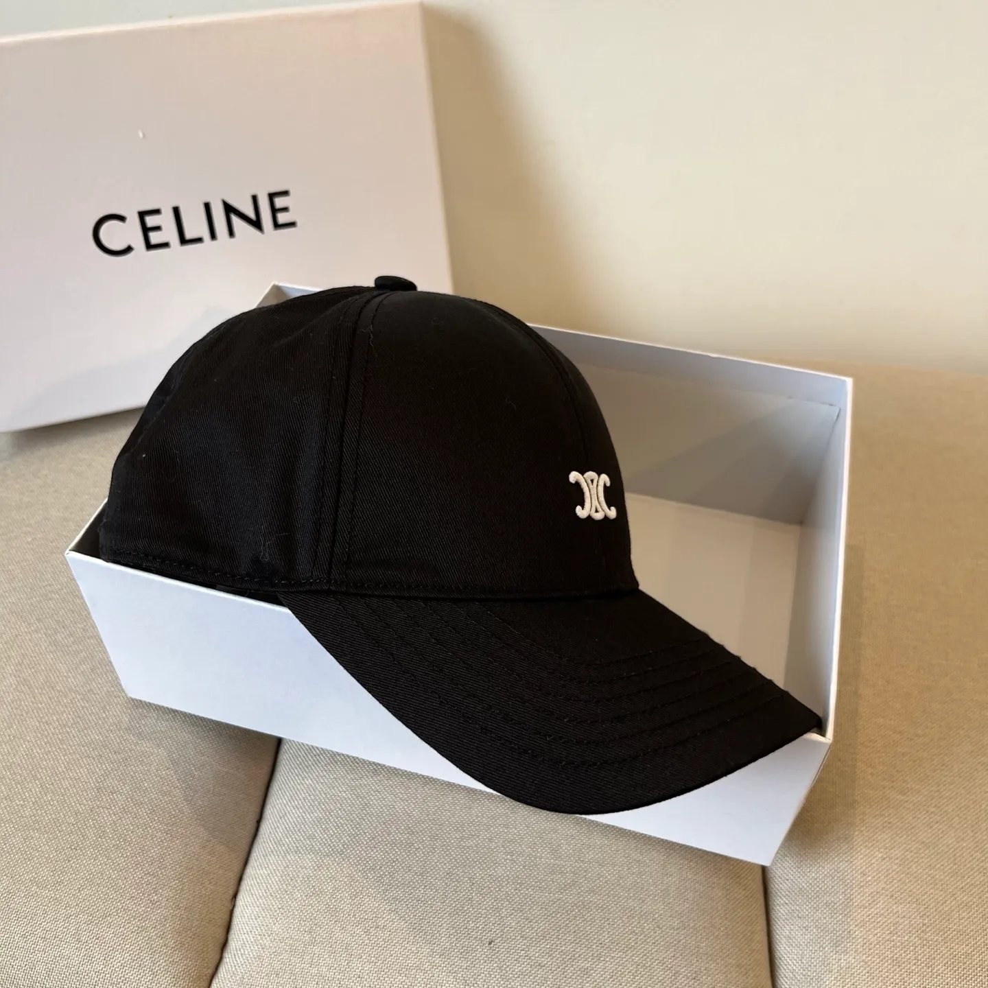 P64 [CELINE Celine] New classic casual and trendy baseball cap🧢Japanese and Korean style, looks great with any combination! A must-have when traveling