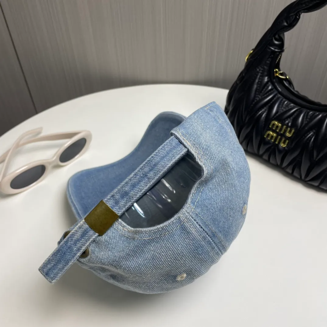 P50💛 Comes with dust bag [CELINE Celine] new denim baseball cap🧢, a must-have and easy to match when out on the street, get it now!