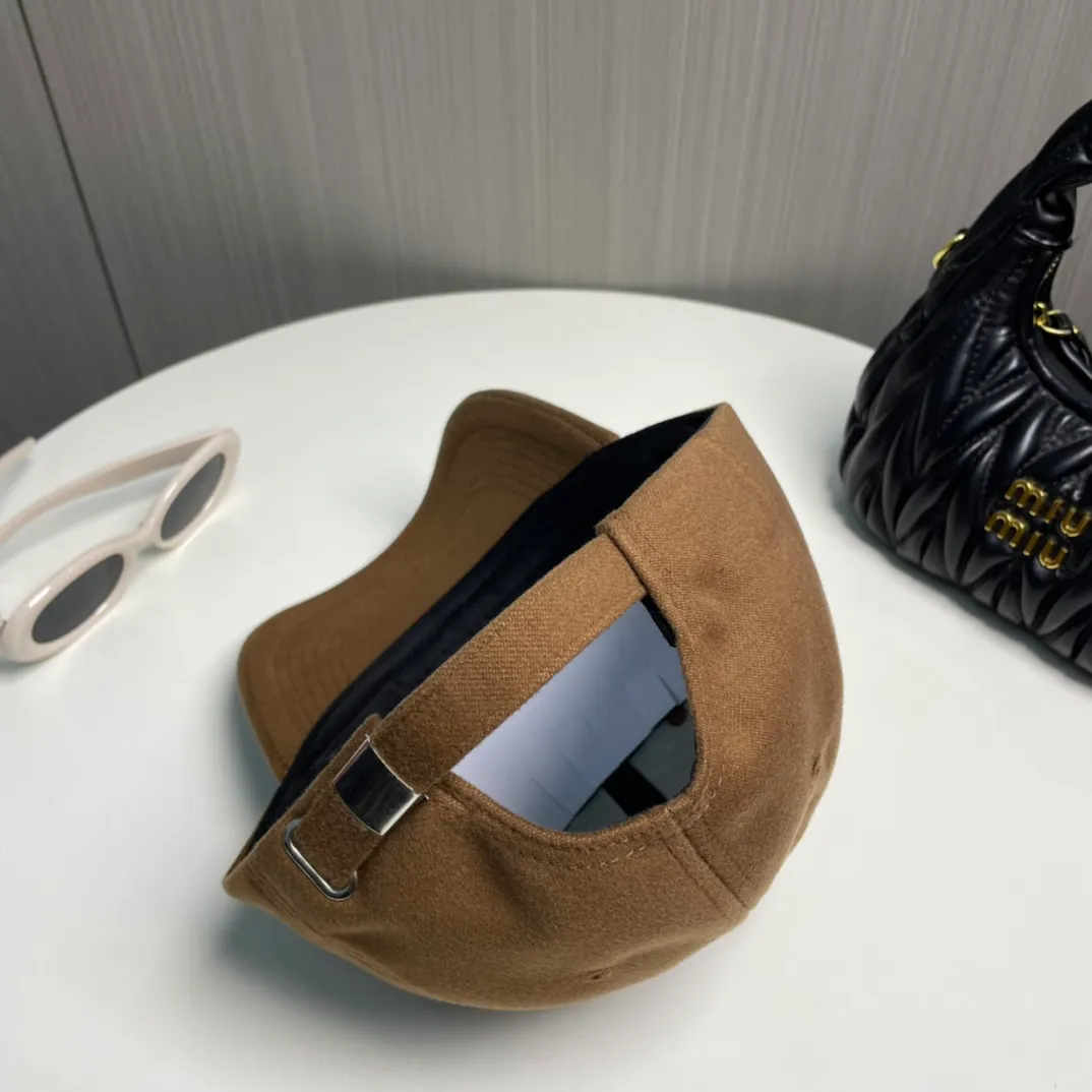 P66 💛 Comes with dust bag [CELINE Celine] new simple baseball cap, new shipment, big brand style is super easy to match, hurry up and get it!