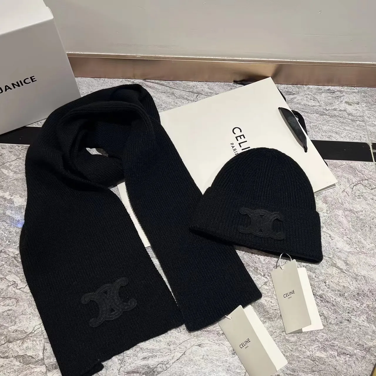 Celine cashmere knitted hat + scarf🧣