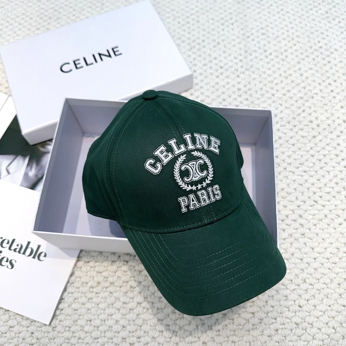 P70 popular CELINE (Celine) latest baseball cap with simple letters, fashionable and high-end workmanship! Every hat is made with care! Extraordinary quality, suitable for both men and women.    Céline's hat has a simple design, high-end color matching, delicate texture, and clean style. It is an iconic item. The letter C is the official icon of CELINE. It is deeply rooted in the brand's historical heritage, and at the same time it exudes modern elegance and a new trend of retro modernity. Simple baseball cap decorated with C logo. Self-attitude, no need to elaborate.