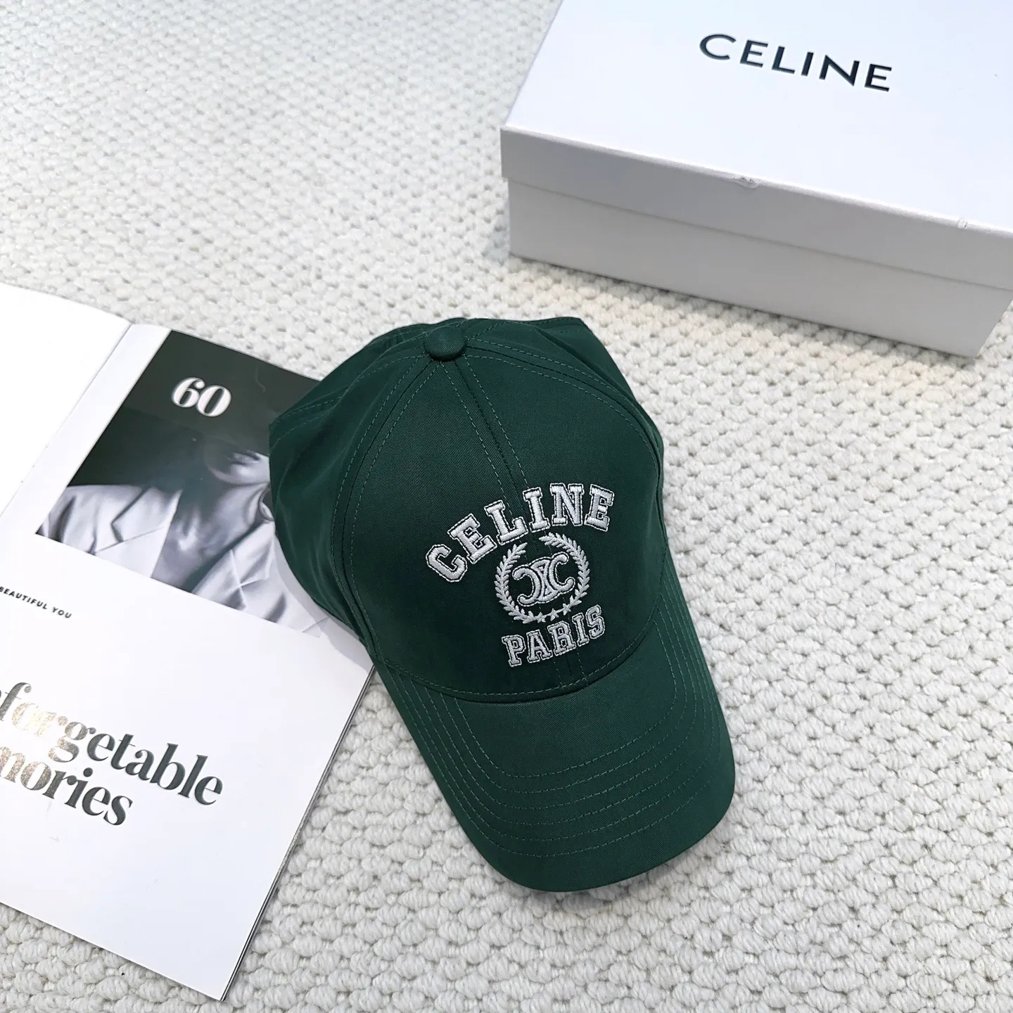 P70 popular CELINE (Celine) latest baseball cap with simple letters, fashionable and high-end workmanship! Every hat is made with care! Extraordinary quality, suitable for both men and women.    Céline's hat has a simple design, high-end color matching, delicate texture, and clean style. It is an iconic item. The letter C is the official icon of CELINE. It is deeply rooted in the brand's historical heritage, and at the same time it exudes modern elegance and a new trend of retro modernity. Simple baseball cap decorated with C logo. Self-attitude, no need to elaborate.