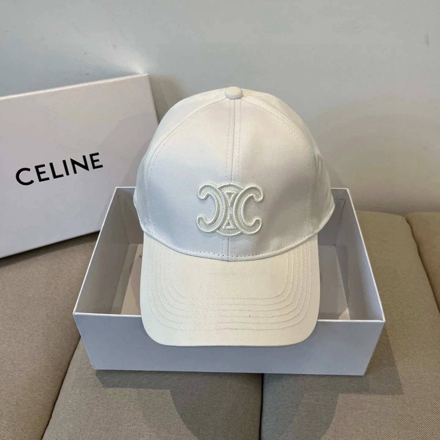 P60 [CELINE Celine] New classic casual and trendy baseball cap🧢Japanese and Korean style, looks great with any combination! A must-have when traveling