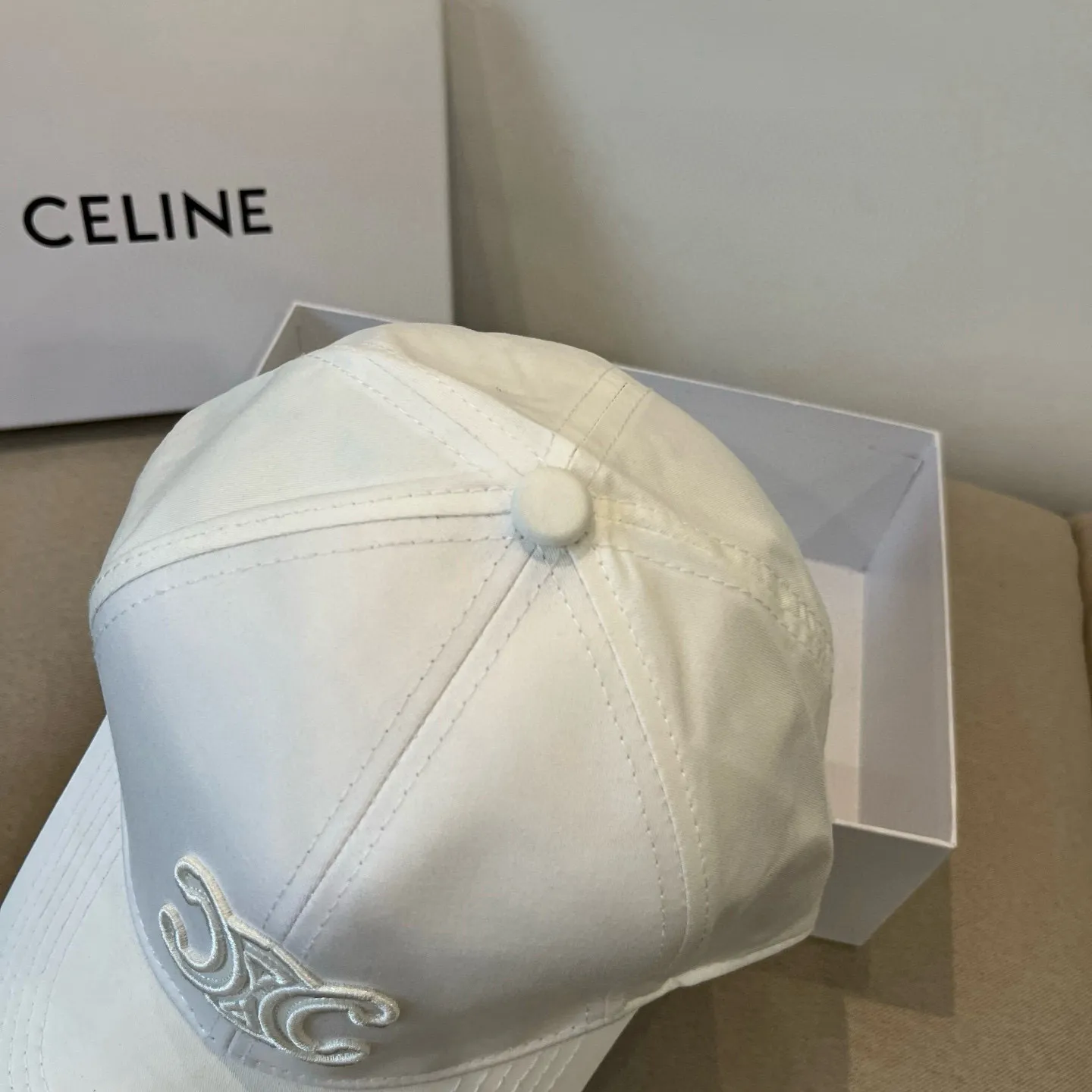 P60 [CELINE Celine] New classic casual and trendy baseball cap🧢Japanese and Korean style, looks great with any combination! A must-have when traveling