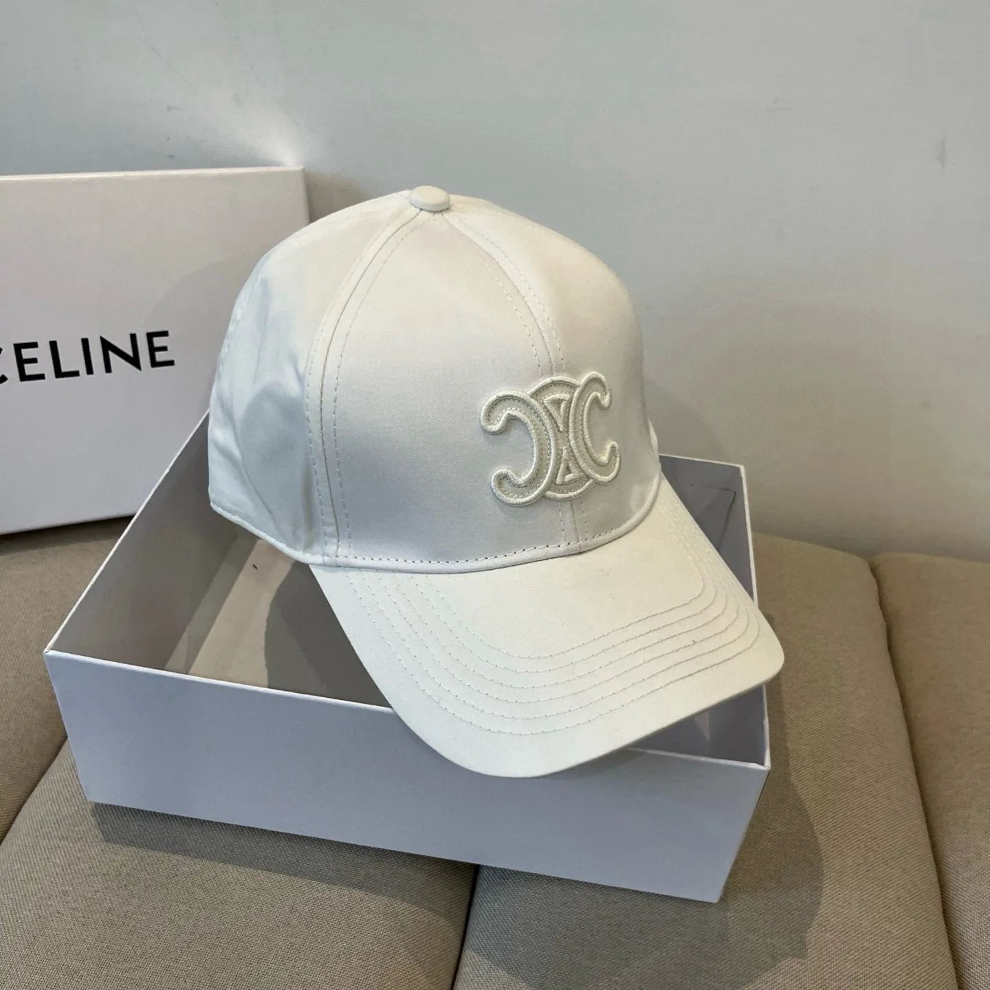 P60 [CELINE Celine] New classic casual and trendy baseball cap🧢Japanese and Korean style, looks great with any combination! A must-have when traveling