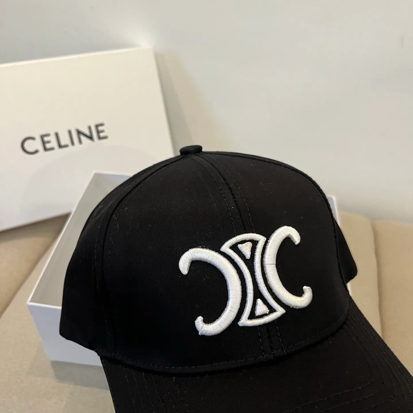 P60 [CELINE Celine] New classic casual and trendy baseball cap🧢Japanese and Korean style, looks great with any combination! A must-have when traveling