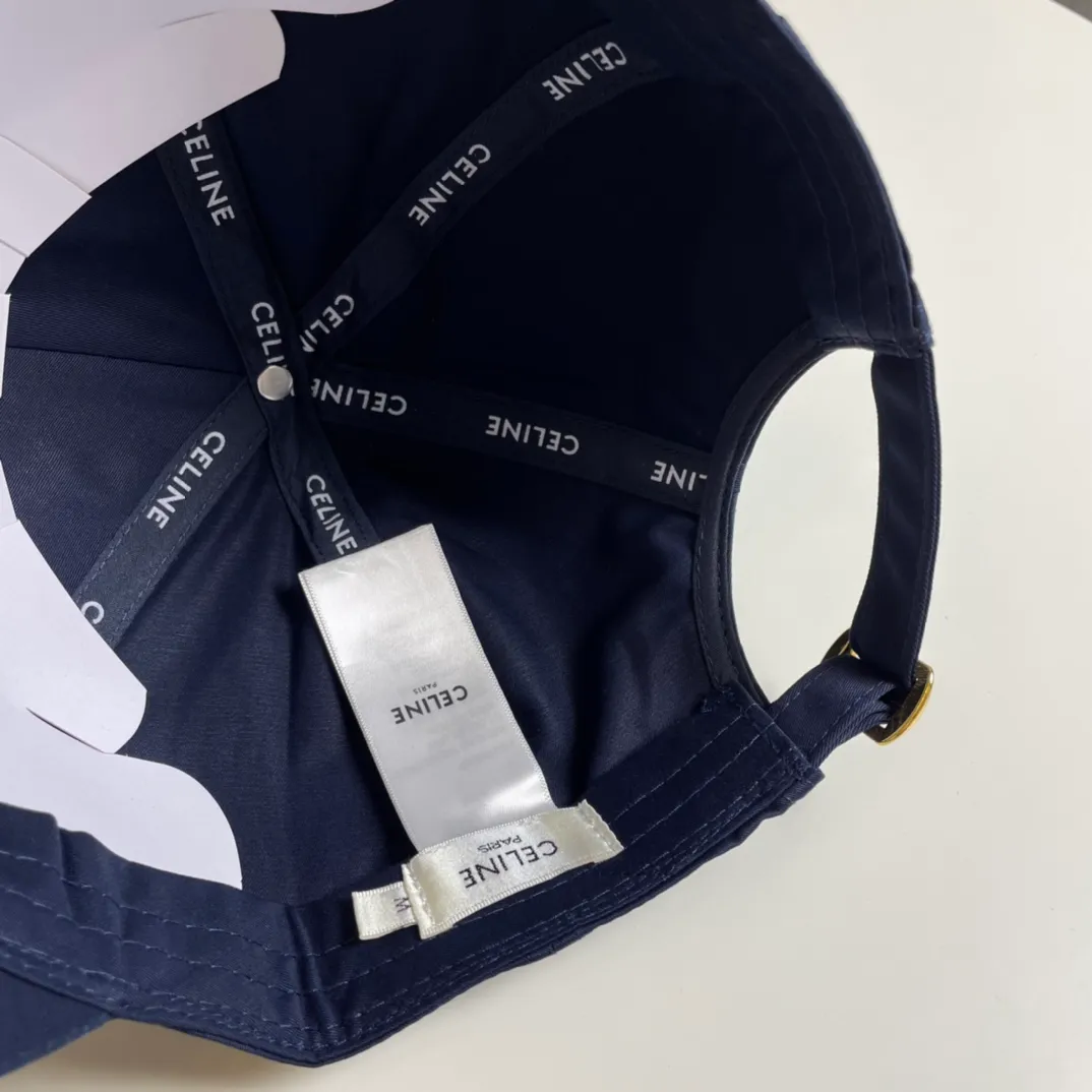 P70 popular CELINE official website purchase version. Original 1:1 customized! The latest baseball cap with the same style as the simple letter star, fashionable and high-end workmanship! Every hat is made with care! Extraordinary quality, suitable for both men and women.    Céline's hat has a simple design, high-end color matching, delicate texture, and clean style. It is an iconic item. The letter C is the official icon of CELINE. It is deeply rooted in the brand's historical heritage, and at the same time it exudes modern elegance and a new trend of retro modernity. Simple baseball cap decorated with C logo. Self-attitude, no need to elaborate.