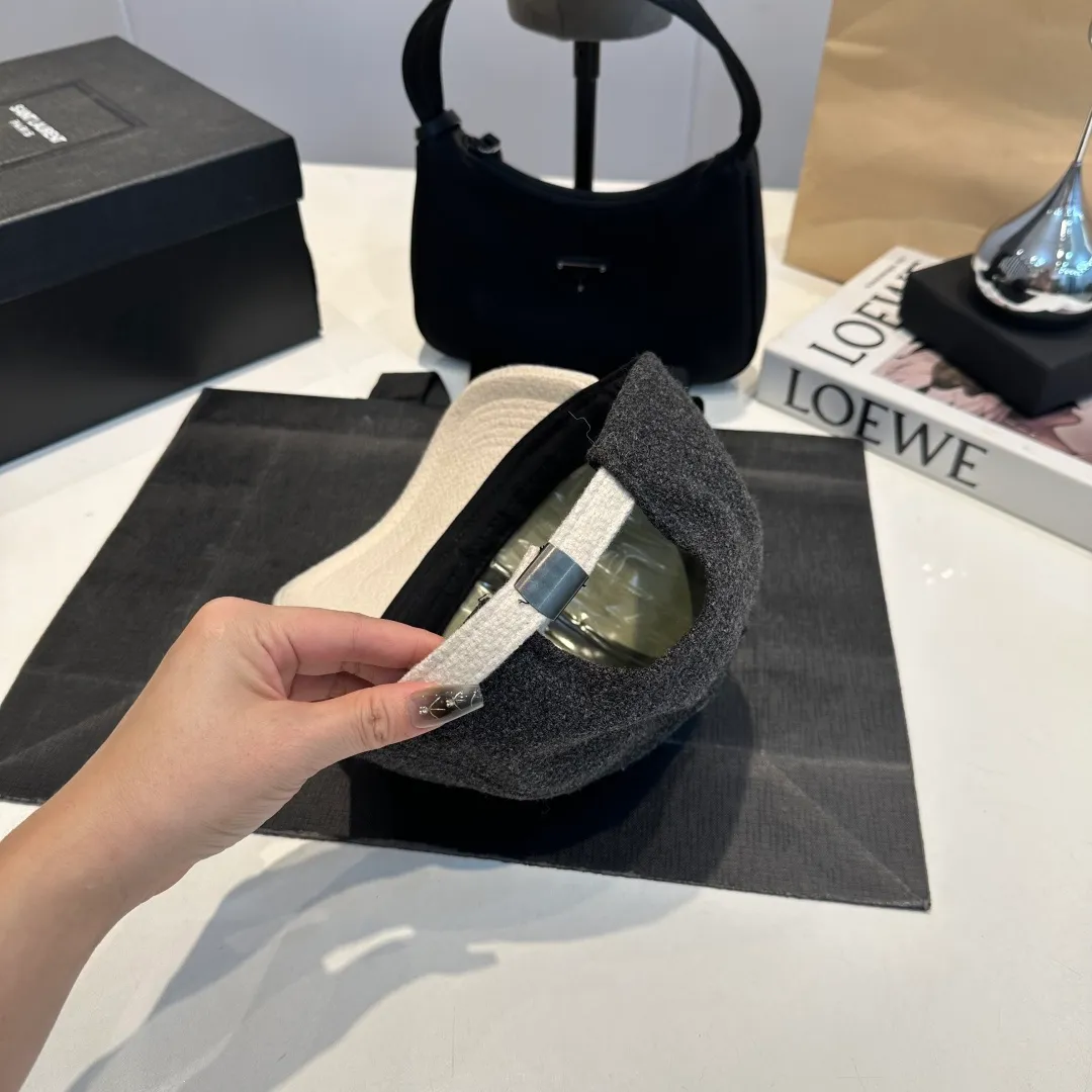 P54 CELINE's new classic casual and trendy baseball cap🧢Japanese and Korean style, looks great with any combination! A must-have when traveling