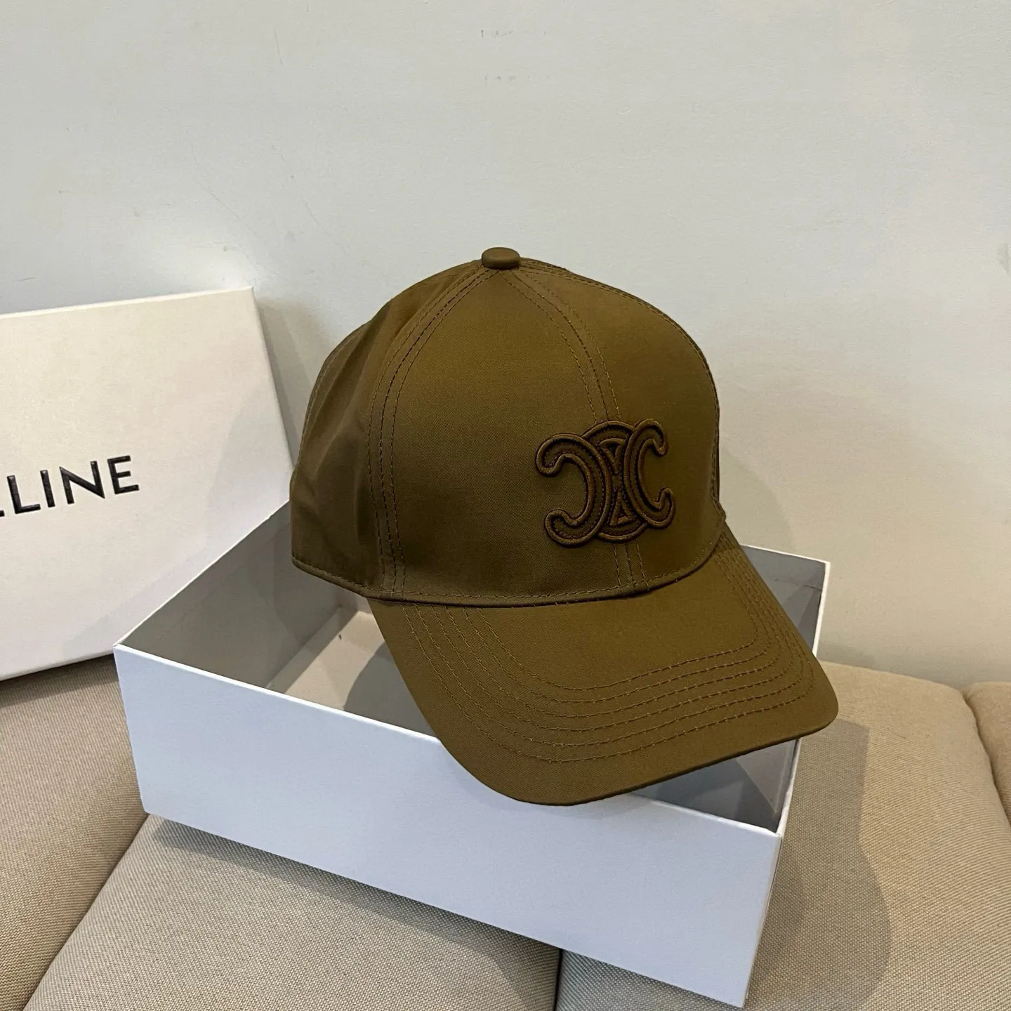 P60 [CELINE Celine] New classic casual and trendy baseball cap🧢Japanese and Korean style, looks great with any combination! A must-have when traveling