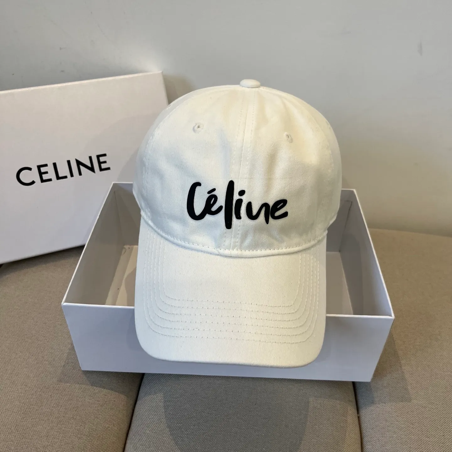 P60 [CELINE Celine] New classic casual and trendy baseball cap🧢Japanese and Korean style, looks great with any combination! A must-have when traveling