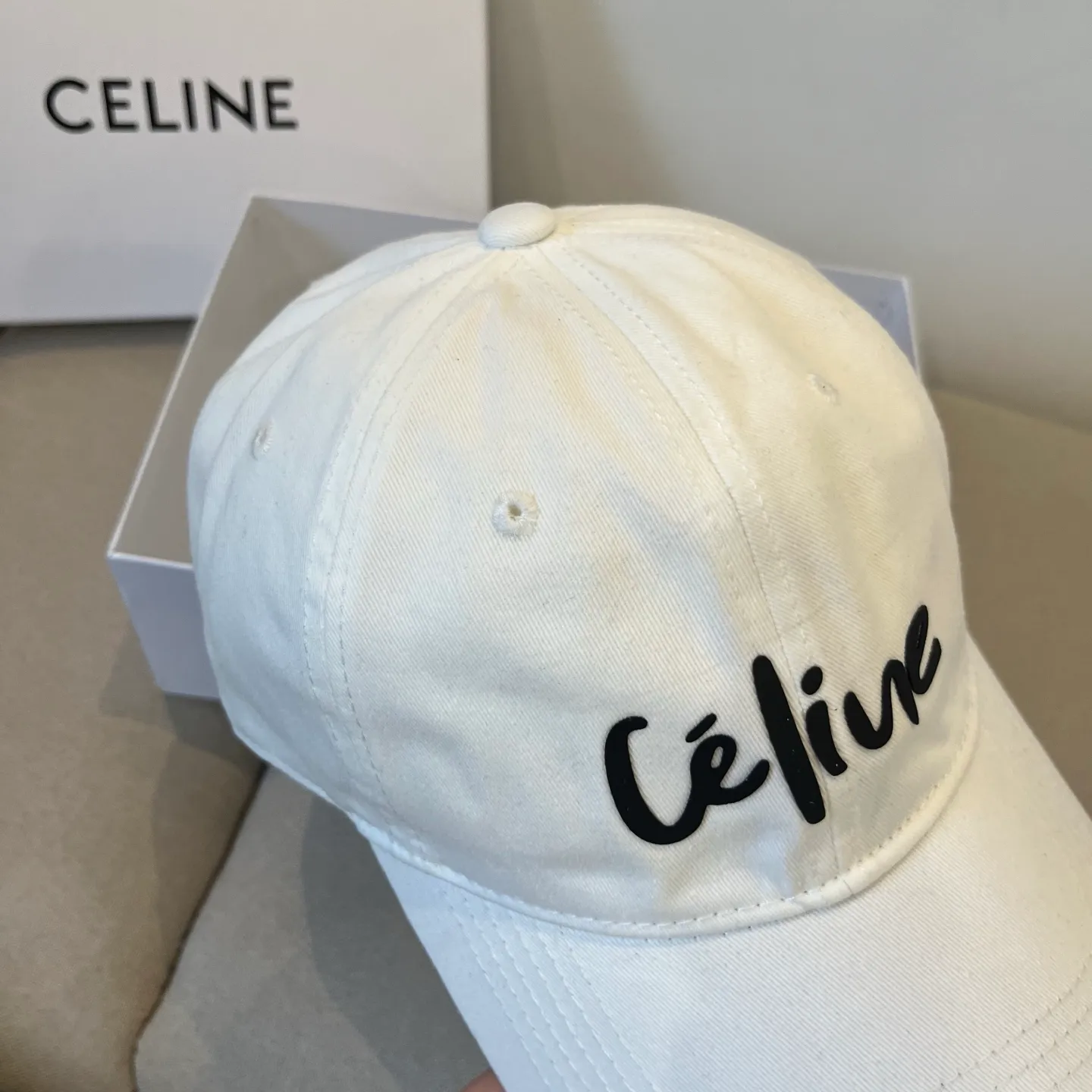 P60 [CELINE Celine] New classic casual and trendy baseball cap🧢Japanese and Korean style, looks great with any combination! A must-have when traveling