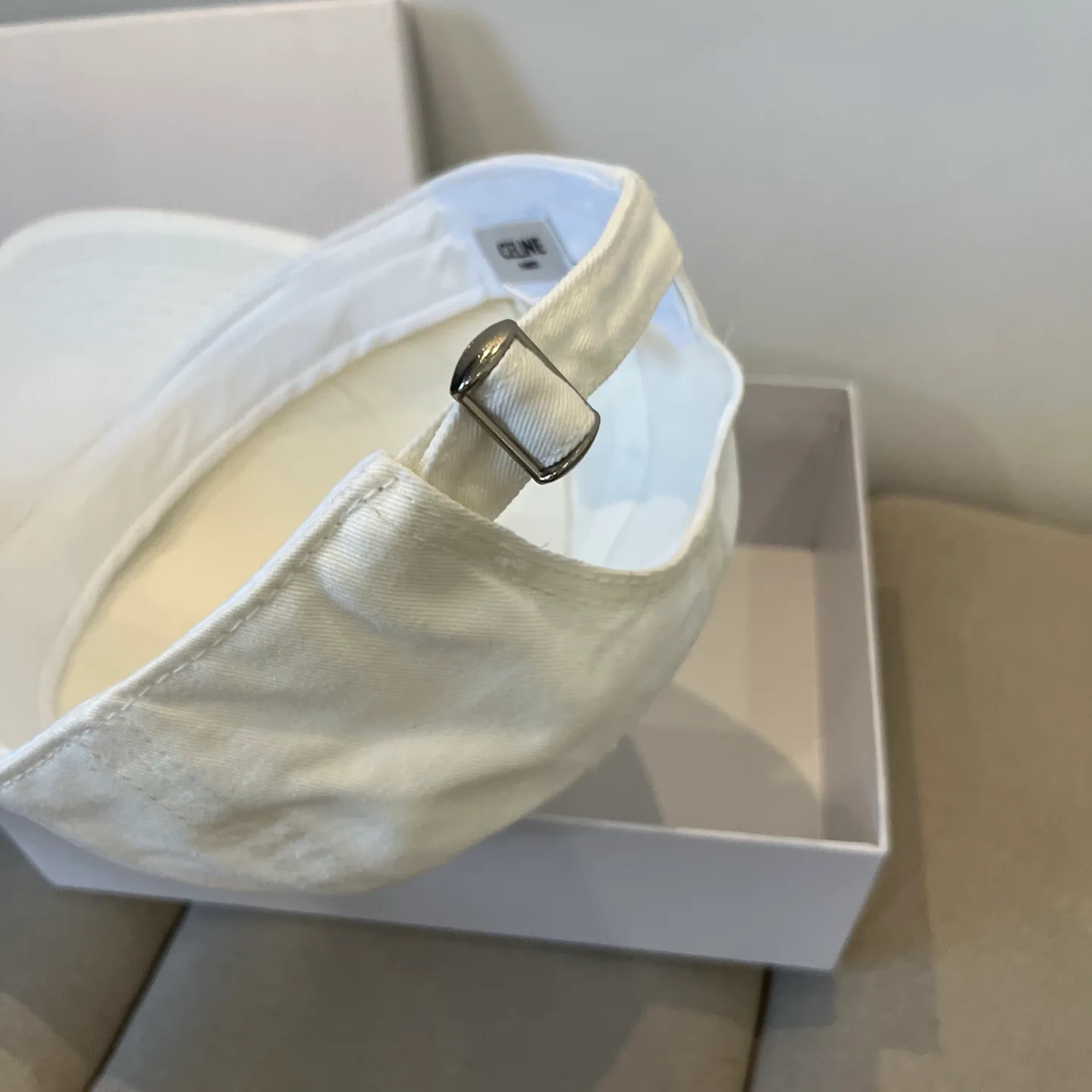 P60 [CELINE Celine] New classic casual and trendy baseball cap🧢Japanese and Korean style, looks great with any combination! A must-have when traveling