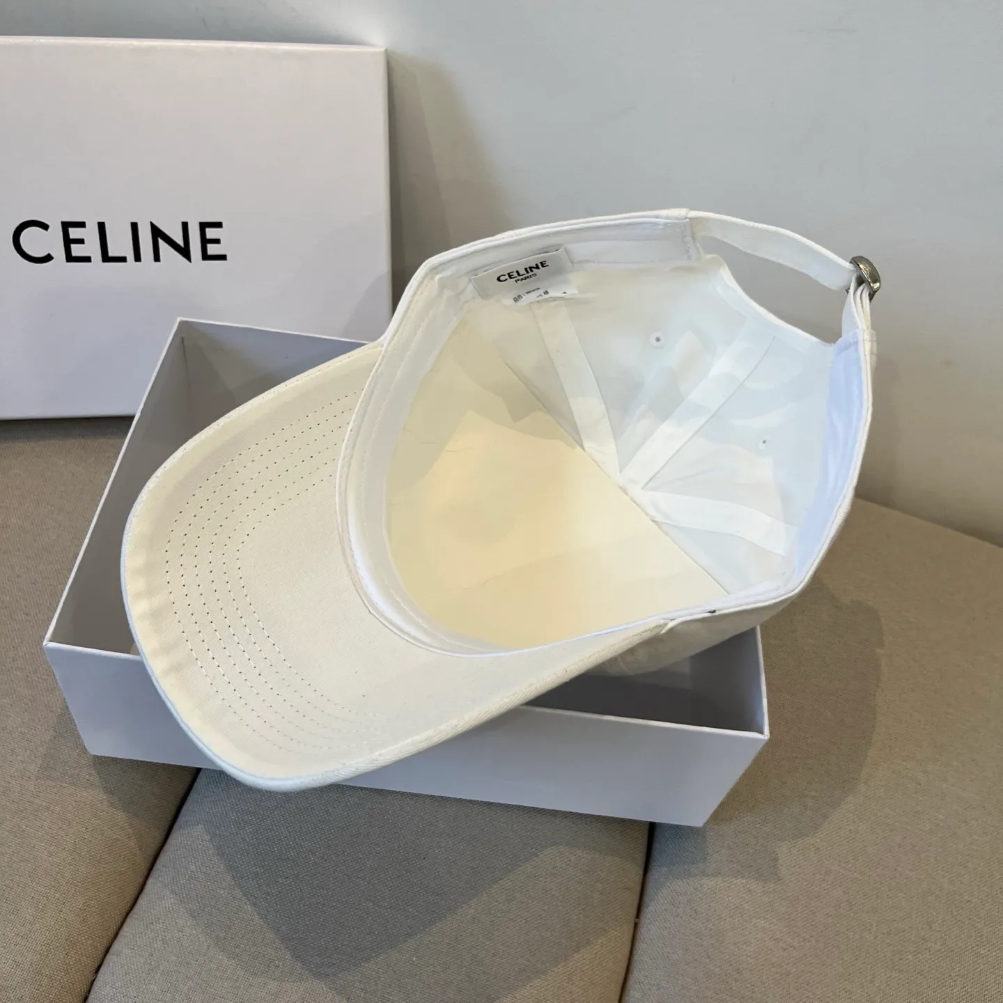 P60 [CELINE Celine] New classic casual and trendy baseball cap🧢Japanese and Korean style, looks great with any combination! A must-have when traveling