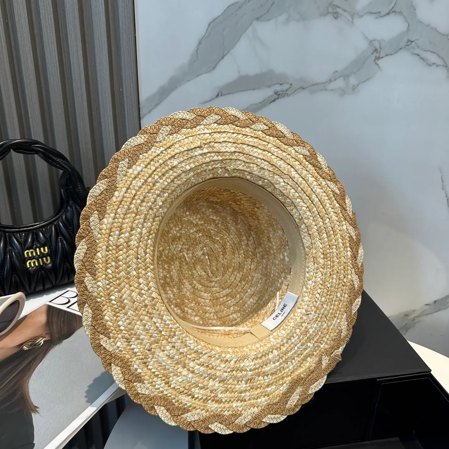 P70 CELINE new straw hat, advanced customization, lady style, attention to detail, sun protection and UV protection in summer, a must-have for travel, versatile and good-looking