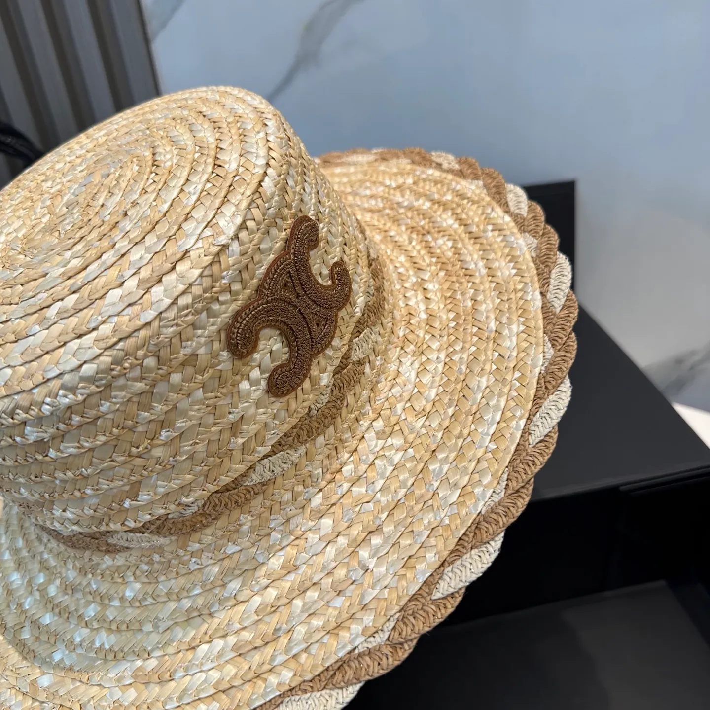 P70 CELINE new straw hat, advanced customization, lady style, attention to detail, sun protection and UV protection in summer, a must-have for travel, versatile and good-looking