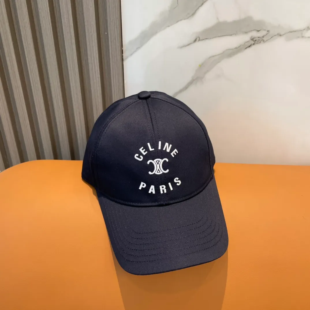 P76 popular CELINE (Celine) official website purchase version. Original 1:1 customized! The latest baseball cap with the same style as the simple letter star, fashionable and high-end workmanship! Every hat is made with care! Extraordinary quality, suitable for both men and women.    Céline's hat has a simple design, high-end color matching, delicate texture, and clean style. It is an iconic item. The letter C is the official icon of CELINE. It is deeply rooted in the brand's historical heritage, and at the same time it exudes modern elegance and a new trend of retro modernity. Simple baseball cap decorated with C logo. Self-attitude, no need to elaborate.