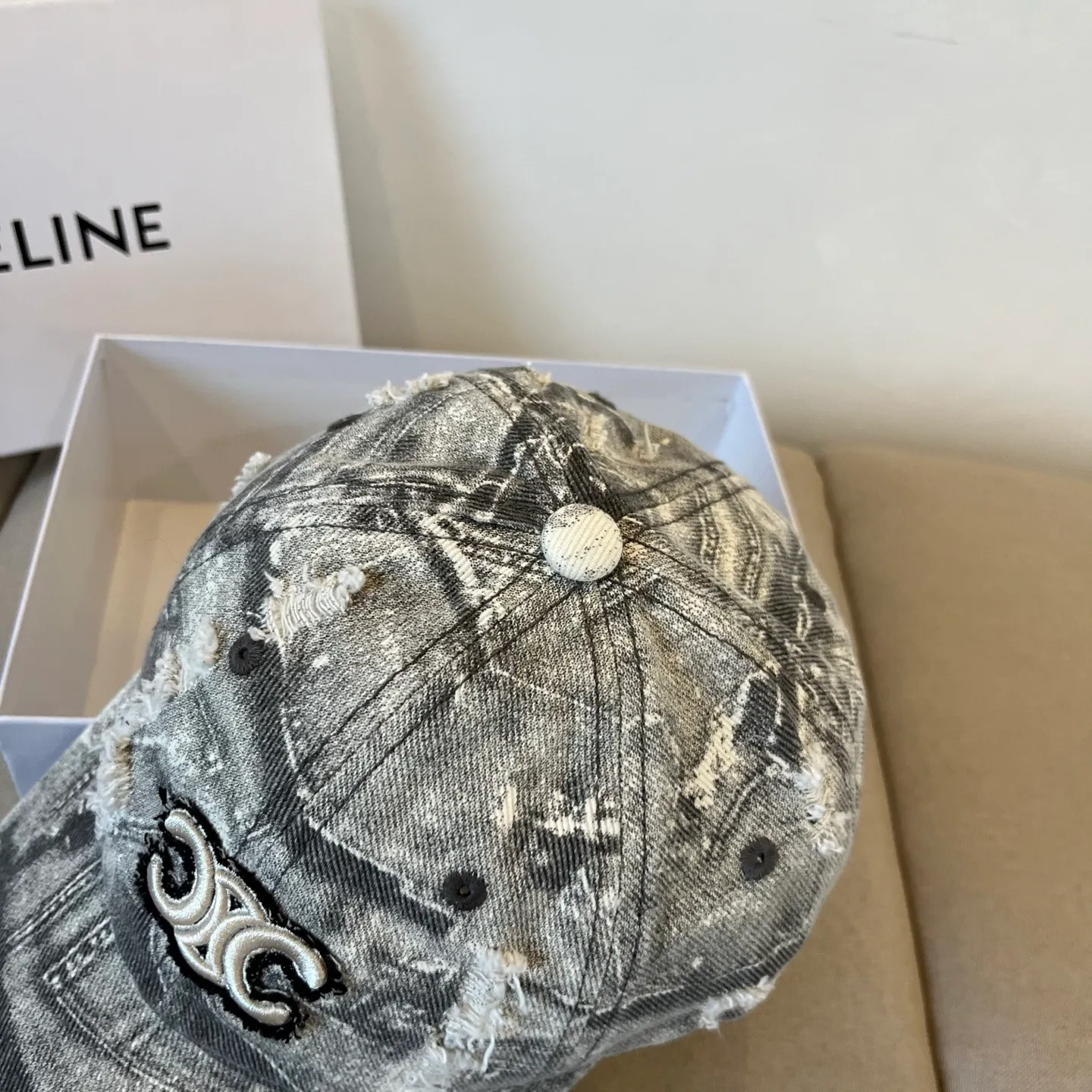 P60 [CELINE Celine] New classic casual and trendy baseball cap🧢Japanese and Korean style, looks great with any combination! A must-have when traveling