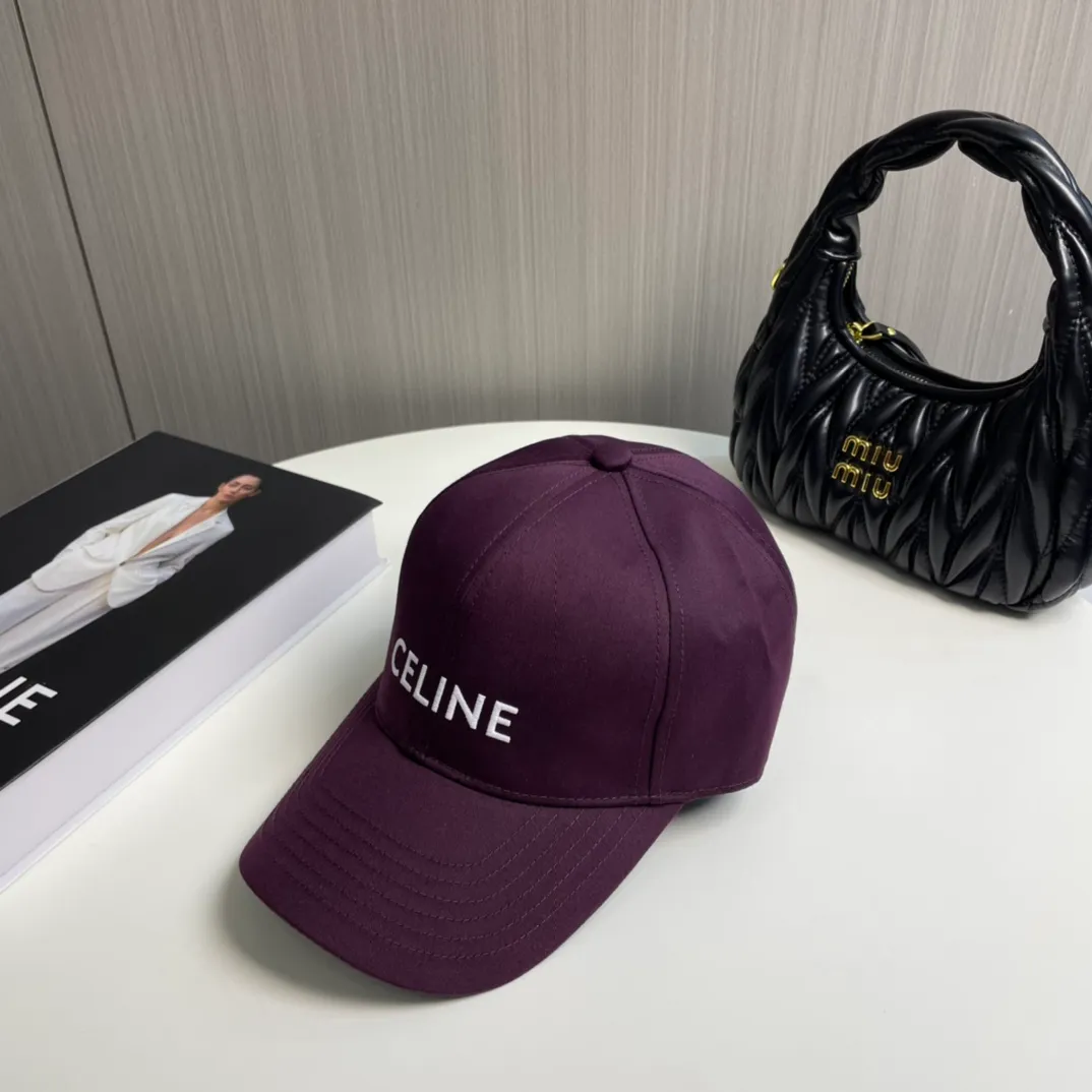 P76 popular CELINE (Celine) official website purchase version. Original 1:1 customized! The latest baseball cap with the same style as the simple letter star, fashionable and high-end workmanship! Every hat is made with care! Extraordinary quality, suitable for both men and women.    Céline's hat has a simple design, high-end color matching, delicate texture, and clean style. It is an iconic item. The letter C is the official icon of CELINE. It is deeply rooted in the brand's historical heritage, and at the same time it exudes modern elegance and a new trend of retro modernity. Simple baseball cap decorated with C logo. Self-attitude, no need to elaborate.