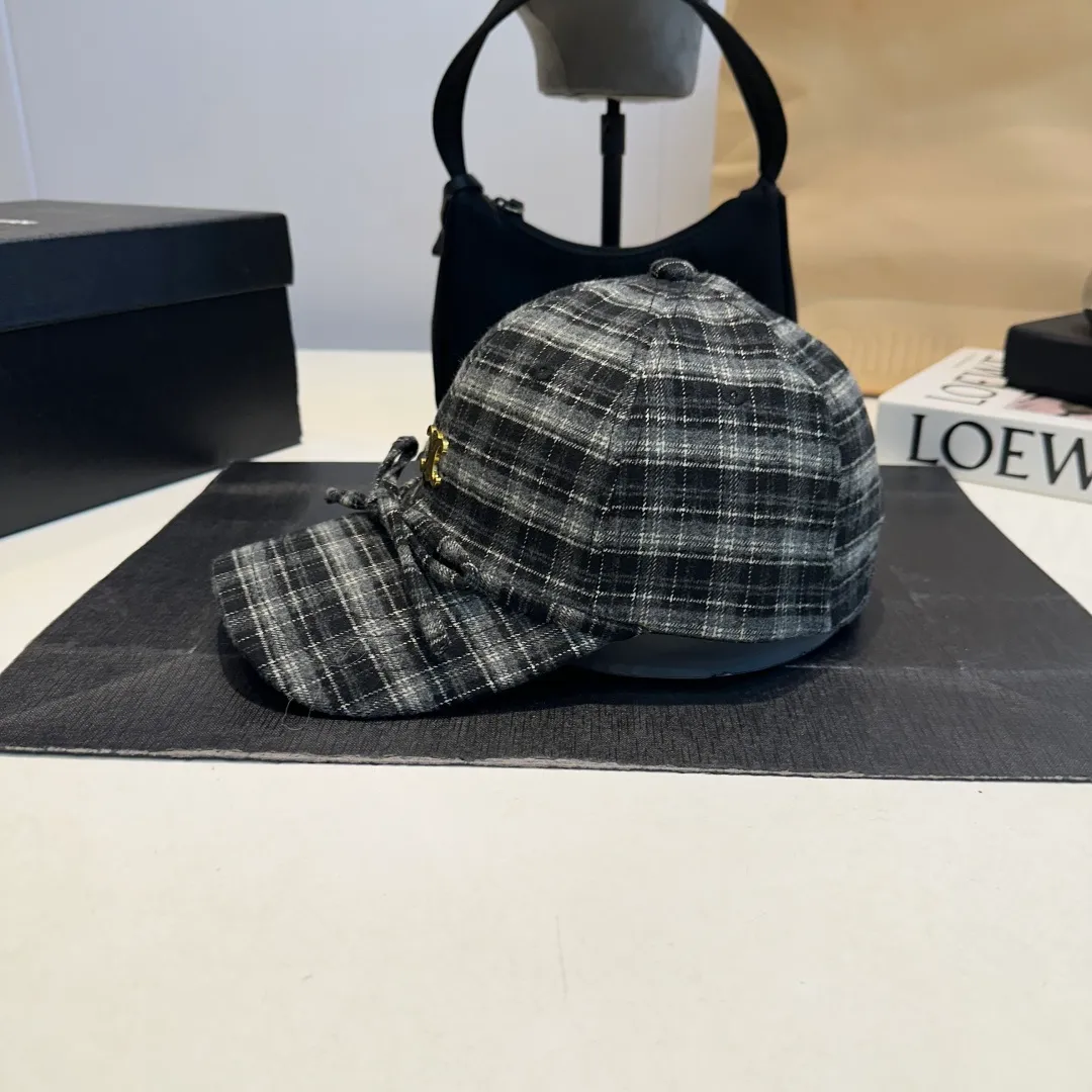 P70 CELINE new Arc de Triomphe plaid bow hardware baseball cap