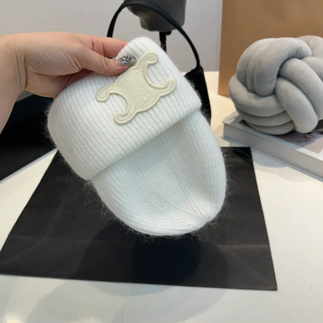 P60 CELINE 2024 autumn and winter new rabbit fur beanie, Korean style design ~ a must-have for autumn and winter wear
