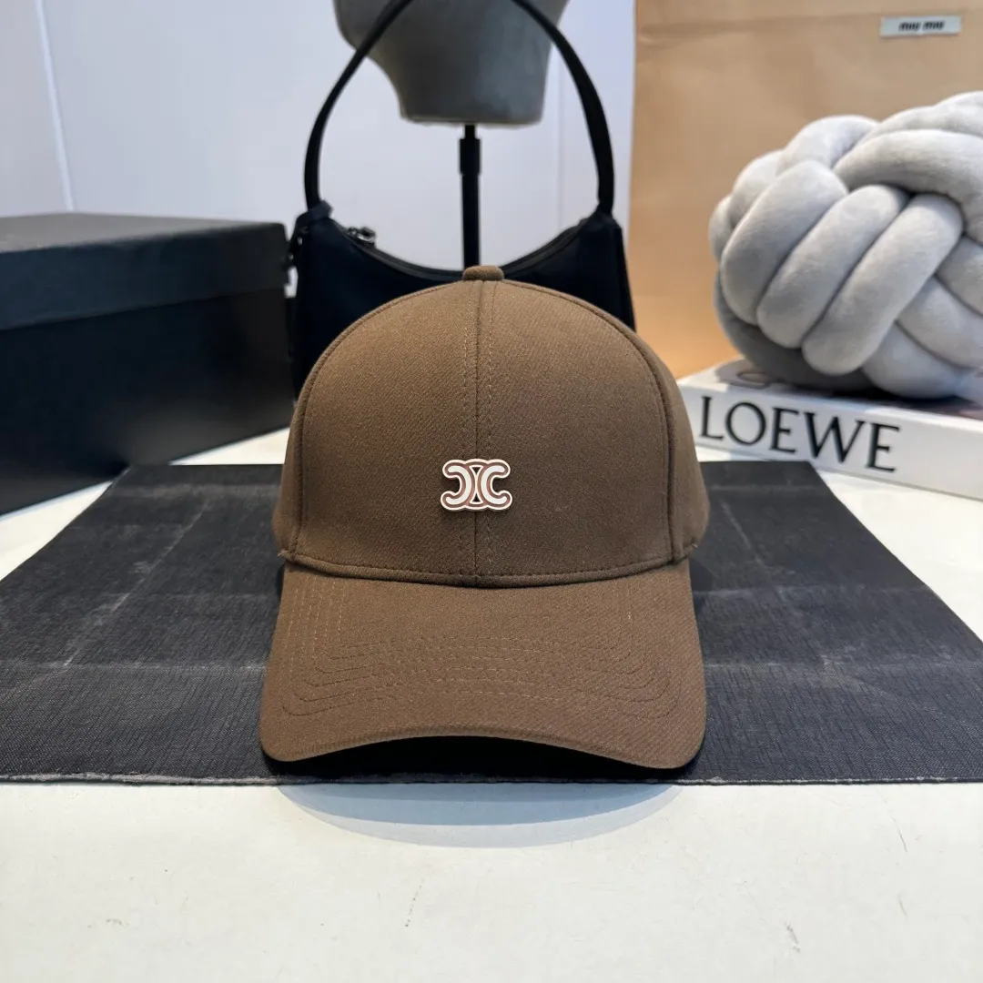 P60 CELINE new autumn and winter classic casual and trendy baseball cap🧢Japanese and Korean style, looks great with any combination! A must-have when traveling