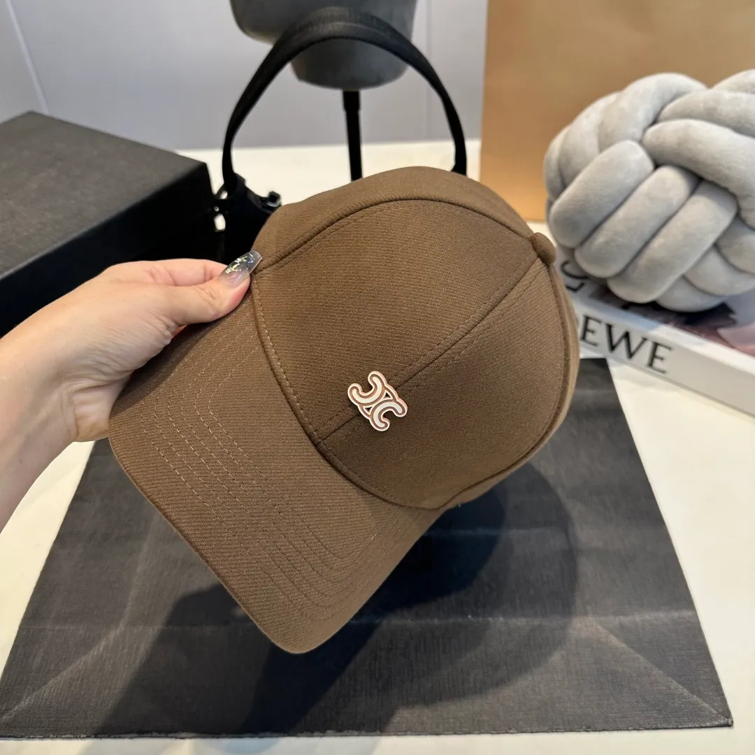 P60 CELINE new autumn and winter classic casual and trendy baseball cap🧢Japanese and Korean style, looks great with any combination! A must-have when traveling