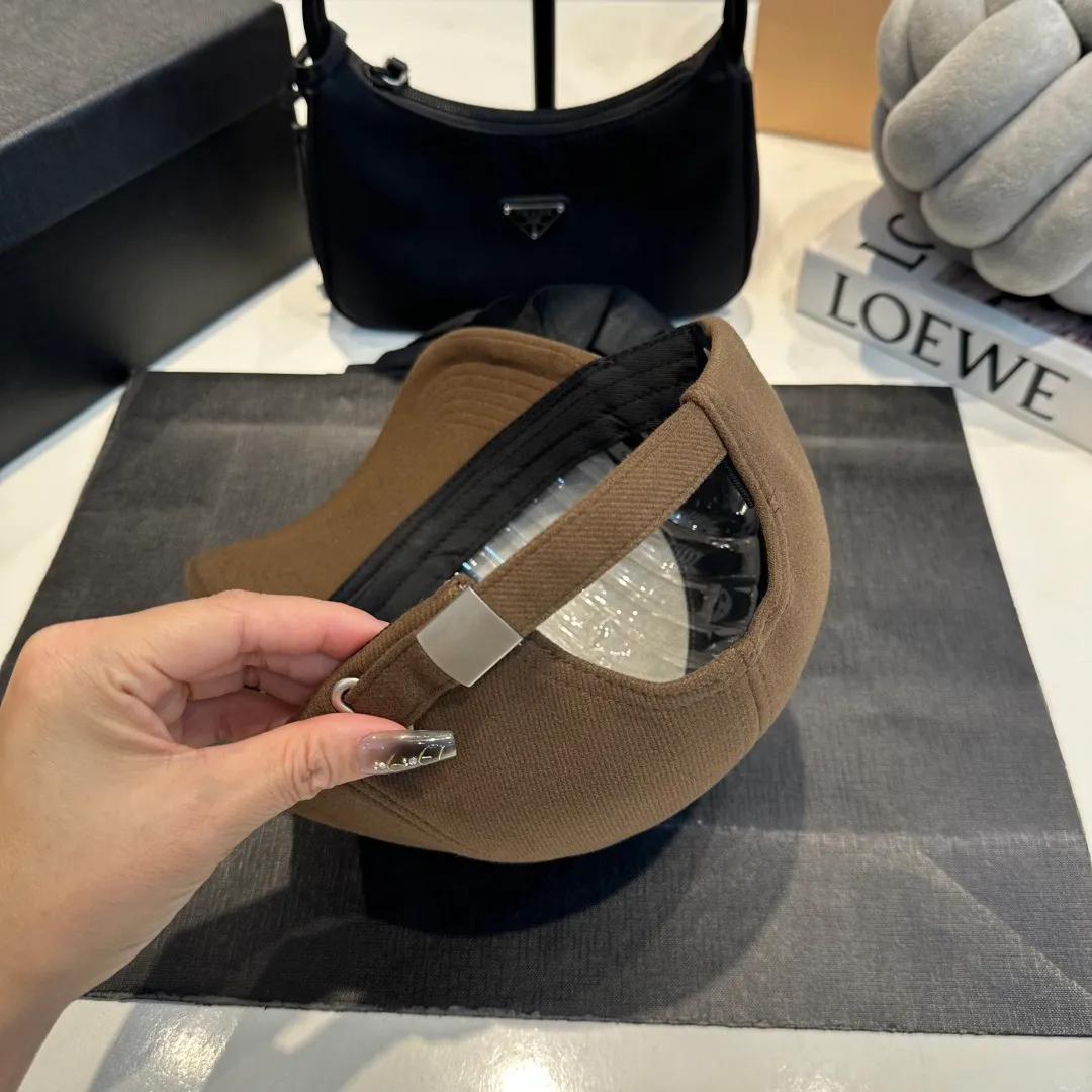 P60 CELINE new autumn and winter classic casual and trendy baseball cap🧢Japanese and Korean style, looks great with any combination! A must-have when traveling