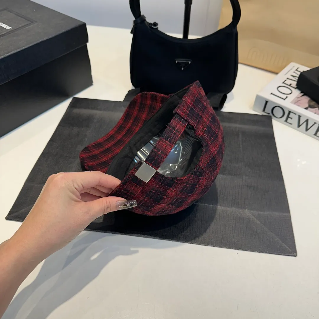 P70 CELINE new Arc de Triomphe plaid bow hardware baseball cap