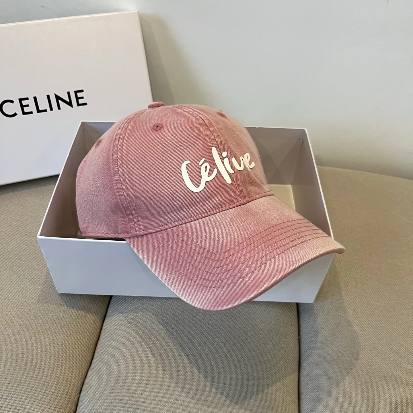 P60 [CELINE Celine] New classic casual and trendy baseball cap🧢Japanese and Korean style, looks great with any combination! A must-have when traveling