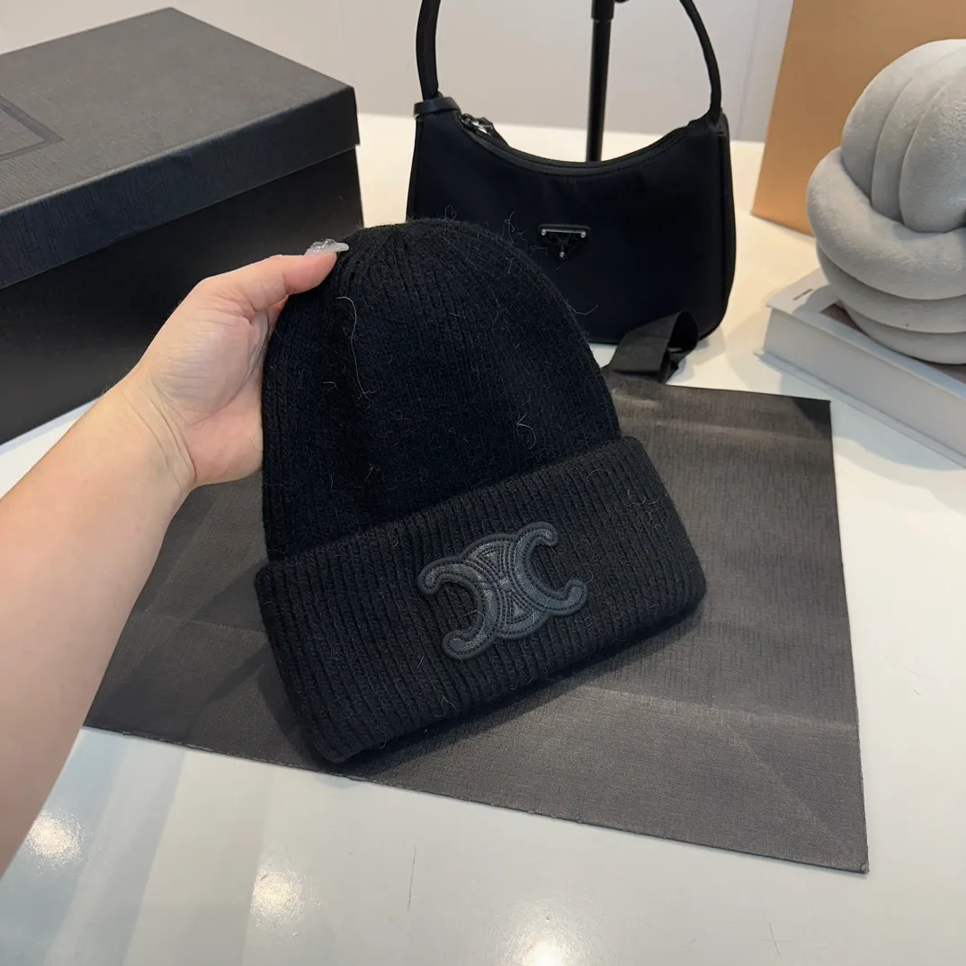 P60 CELINE 2024 autumn and winter new rabbit fur beanie, Korean style design ~ a must-have for autumn and winter wear