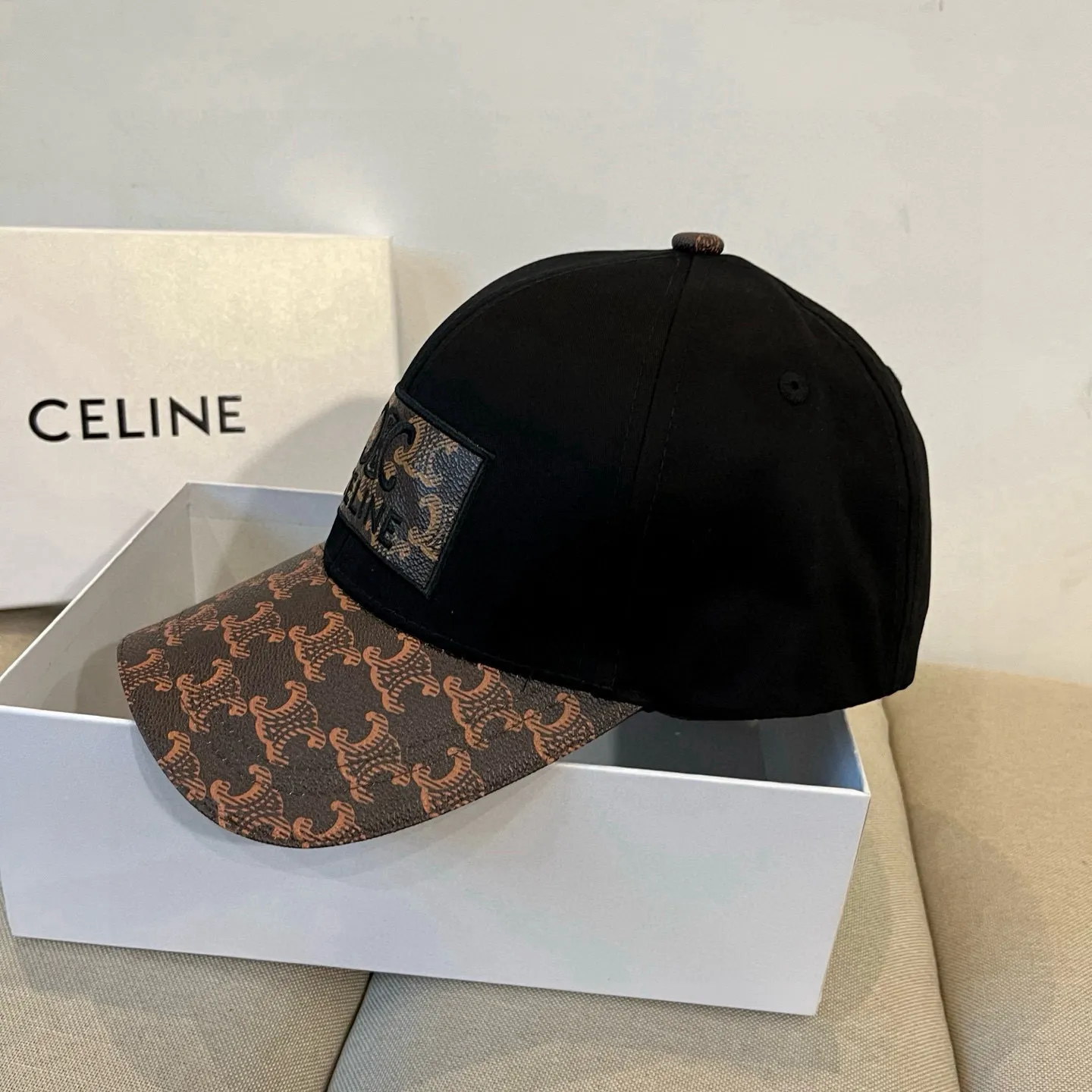 P60 [CELINE Celine] New classic casual and trendy baseball cap🧢Japanese and Korean style, looks great with any combination! A must-have when traveling